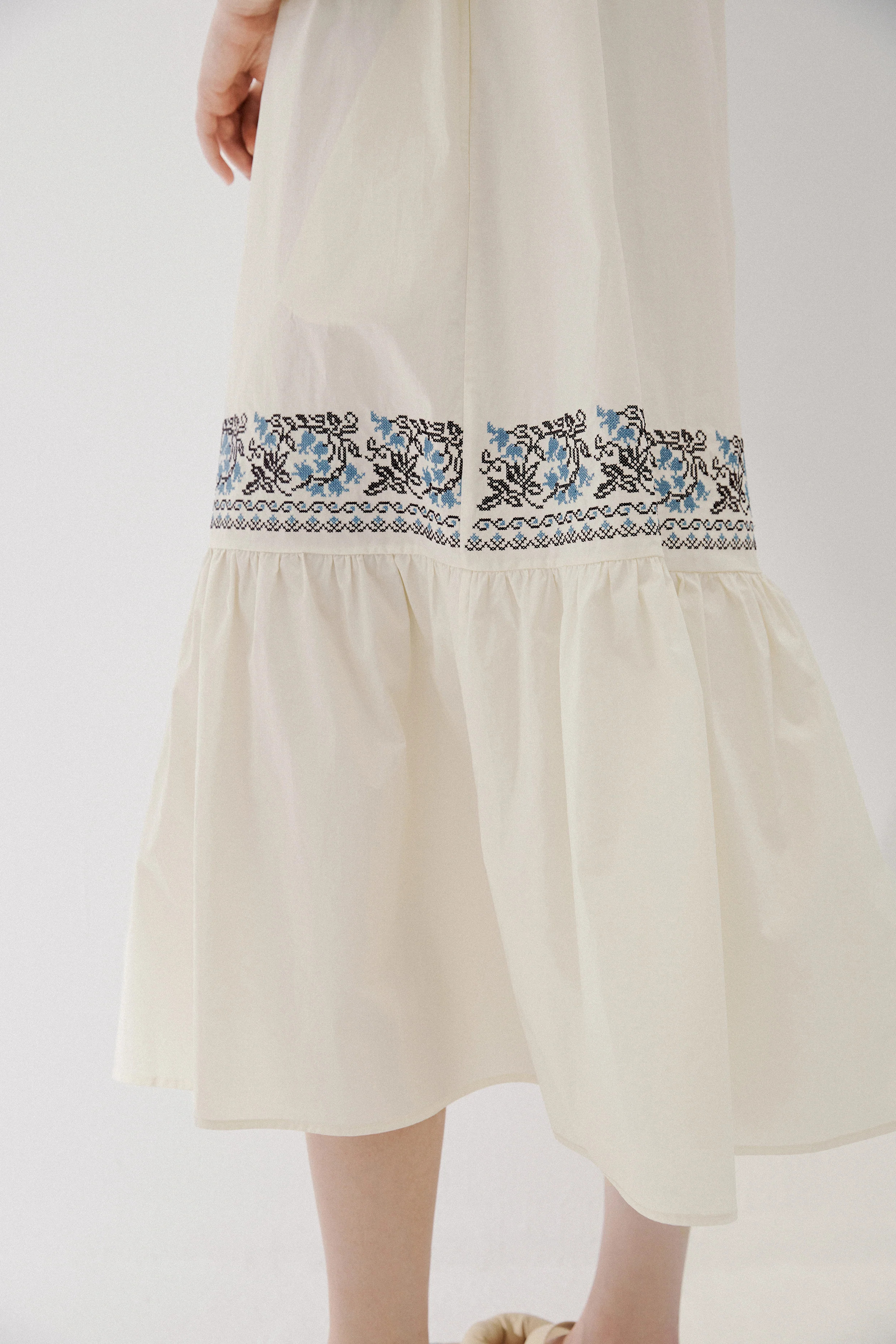 Smock Embroidered Dress in Cotton | Fabrique