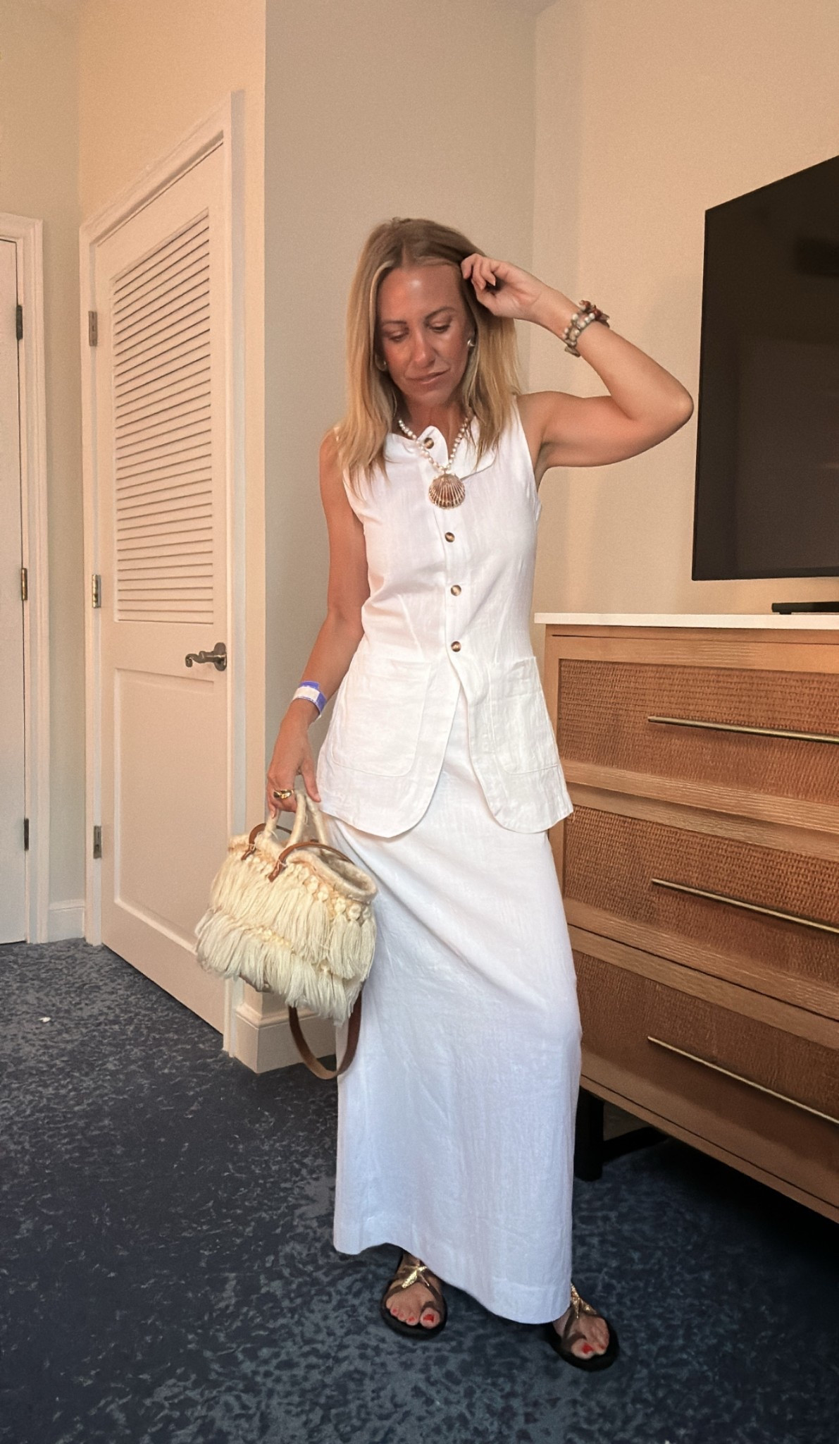 I loved dressing up this linen set! So chic+ you can mix and match

#LTKSeasonal #LTKFindsUnder100 #LTKStyleTip