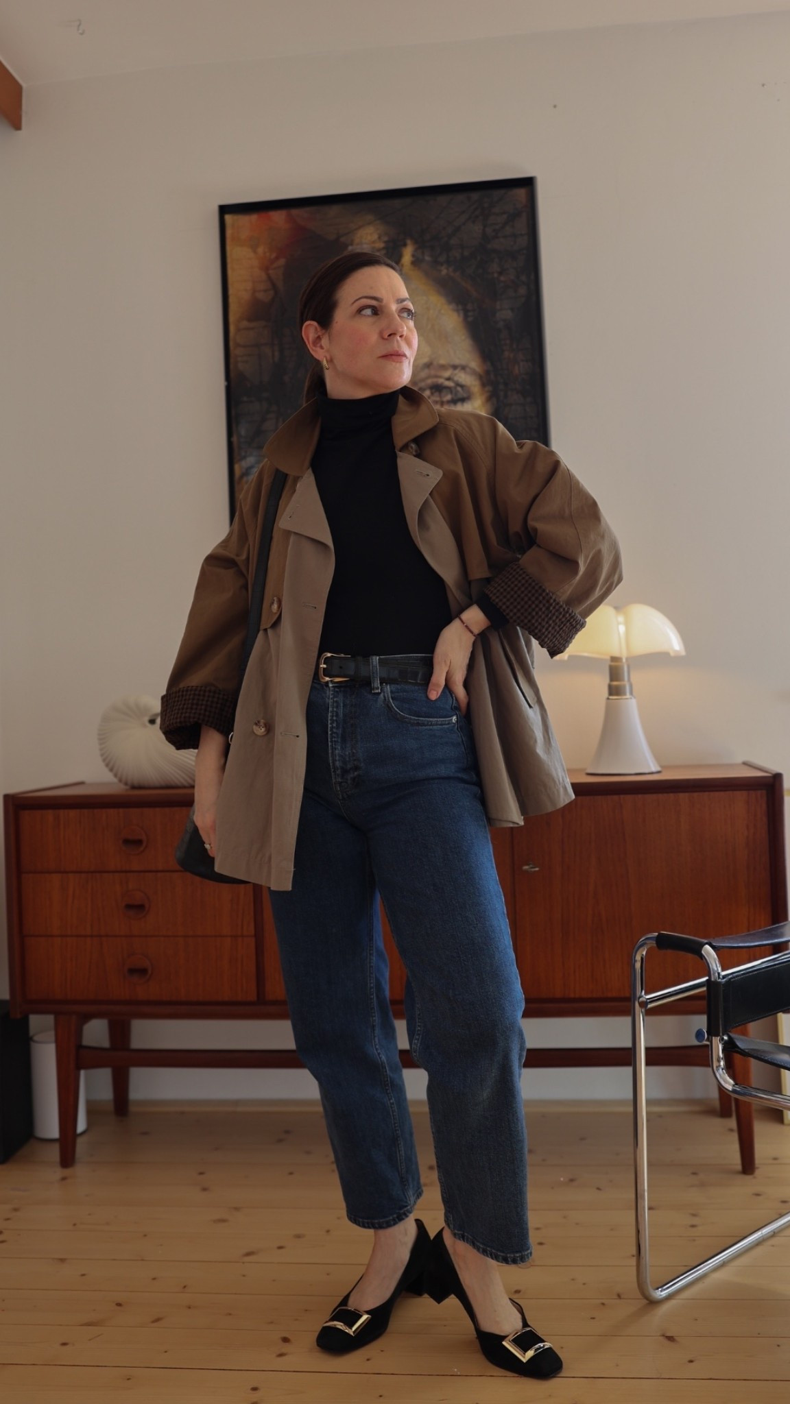 Everlane Way-high jeans in a dark blue wash, shorter inseam, wearing 27 | black organic cotton turtleneck bodysuit (so Audrey Hepburn) from the brand Not basics, wearing size small  | black belt with golden buckle | Farrow bag in black from Sézane | black classic suede pumps | Yerse short trench coat which I found secondhand and I absolutely love.



#LTKpetite #LTKeurope #LTKstyletip