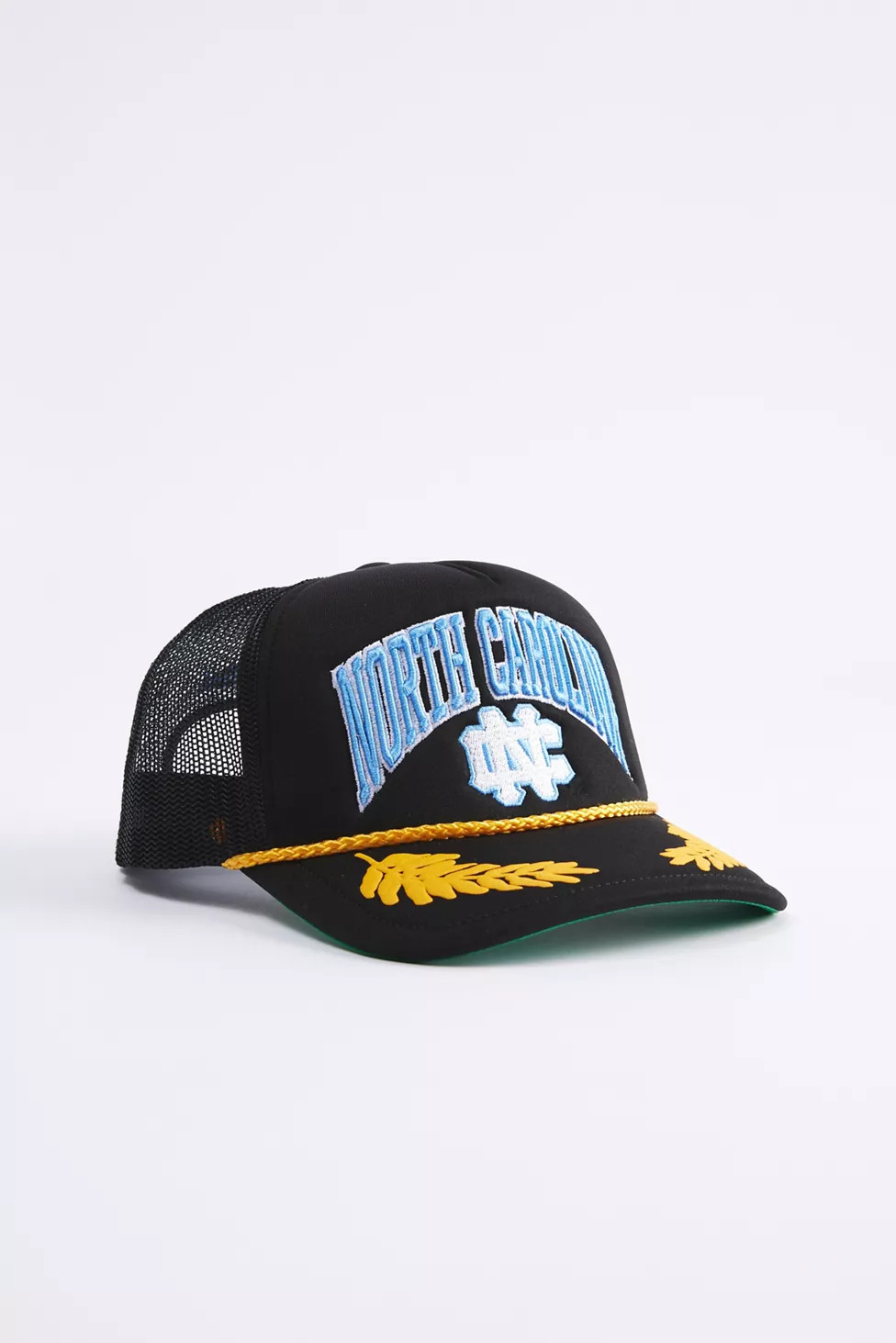 Mitchell & Ness NCAA UNC Golf Leaf Trucker Hat | Urban Outfitters (US and RoW)