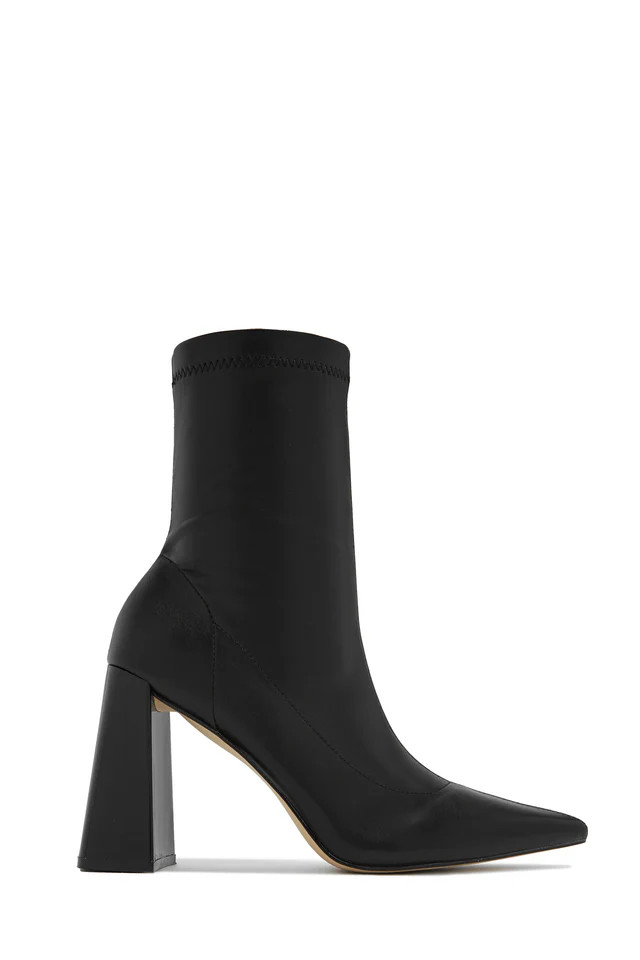 Miss Lola | Giselle Black Block Heel Ankle Boots | MISS LOLA
