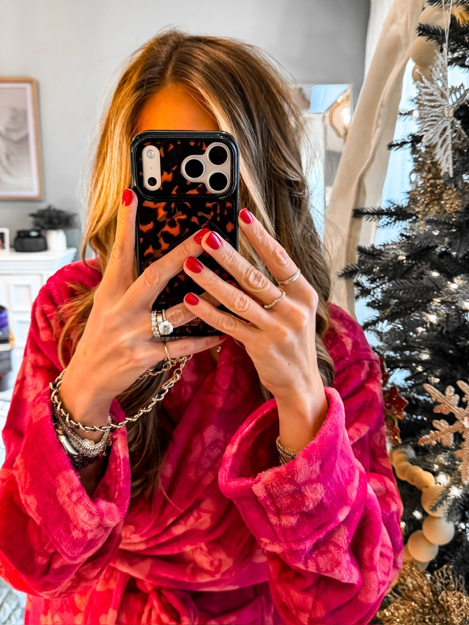 iPhone phone case, robe, phone chain, holiday gift ideas, gift guide for her, themominstyle

#LTKmomlife #LTKGiftGuide #LTKHoliday