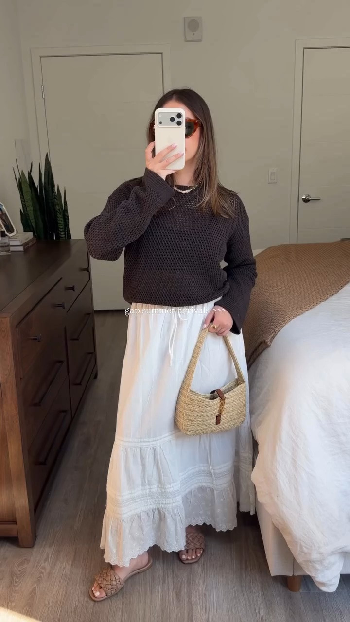 @gap summer arrivals >>> ☀️ not sure what I love more the top or skirt!! my fav thing about Gap is that they offer petite sizing so it’s perfect for shorties like me 🤏🏼🤏🏼 #gappartner #gaphaul #summeroutfits #whiteskirt #summerlooks