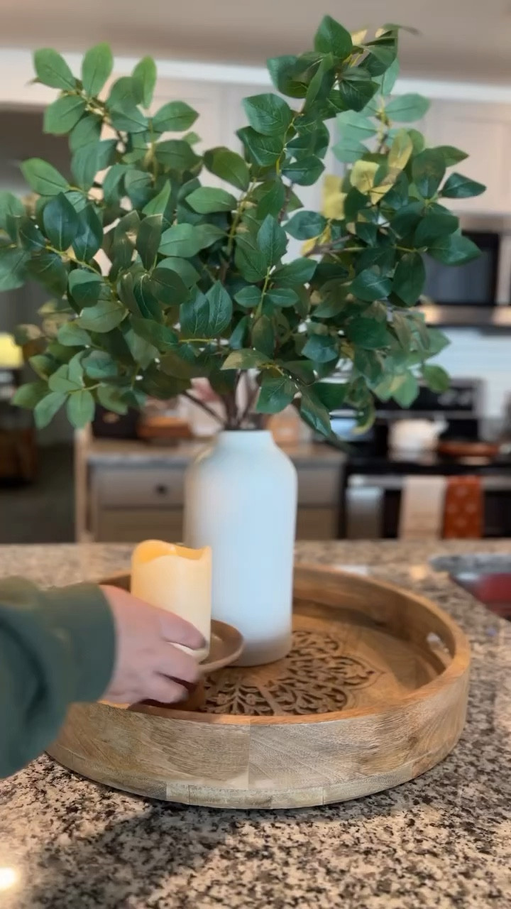Here is a quick kitchen island fall decor set up🍁

#LTKHome #LTKSeasonal #LTKVideo