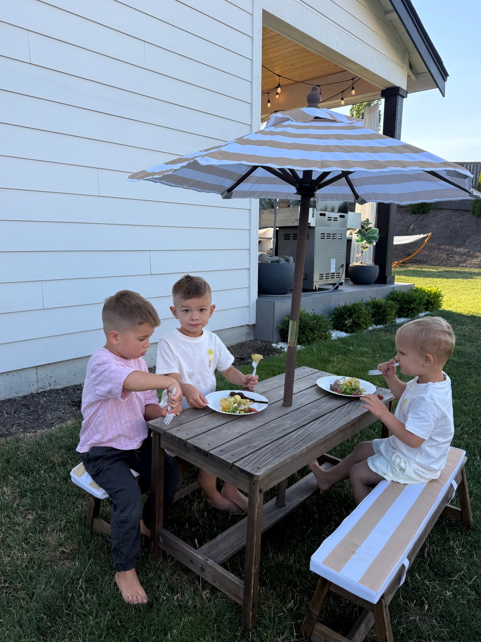 Kids outdoor table , kids patio 