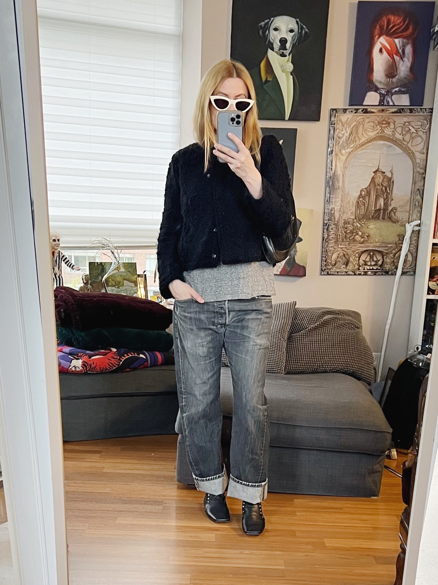 Vintage Levi’s, old Celine boots, vintage Gucci bag, old ass t-shirt, modern Zara jacket, and consignment sunglasses. I love a good mixture.
•
.  #falllook  #torontostylist #StyleOver40  #secondhandFind #fashionstylist #slowfashion #FashionOver40  #vintagelevis #vintagegucci #oldceline #celine #MumStyle #genX #genXStyle #shopSecondhand #genXInfluencer #WhoWhatWearing #genXblogger #secondhandDesigner #Over40Style #40PlusStyle #Stylish40

#LTKstyletip #LTKshoecrush #LTKover40