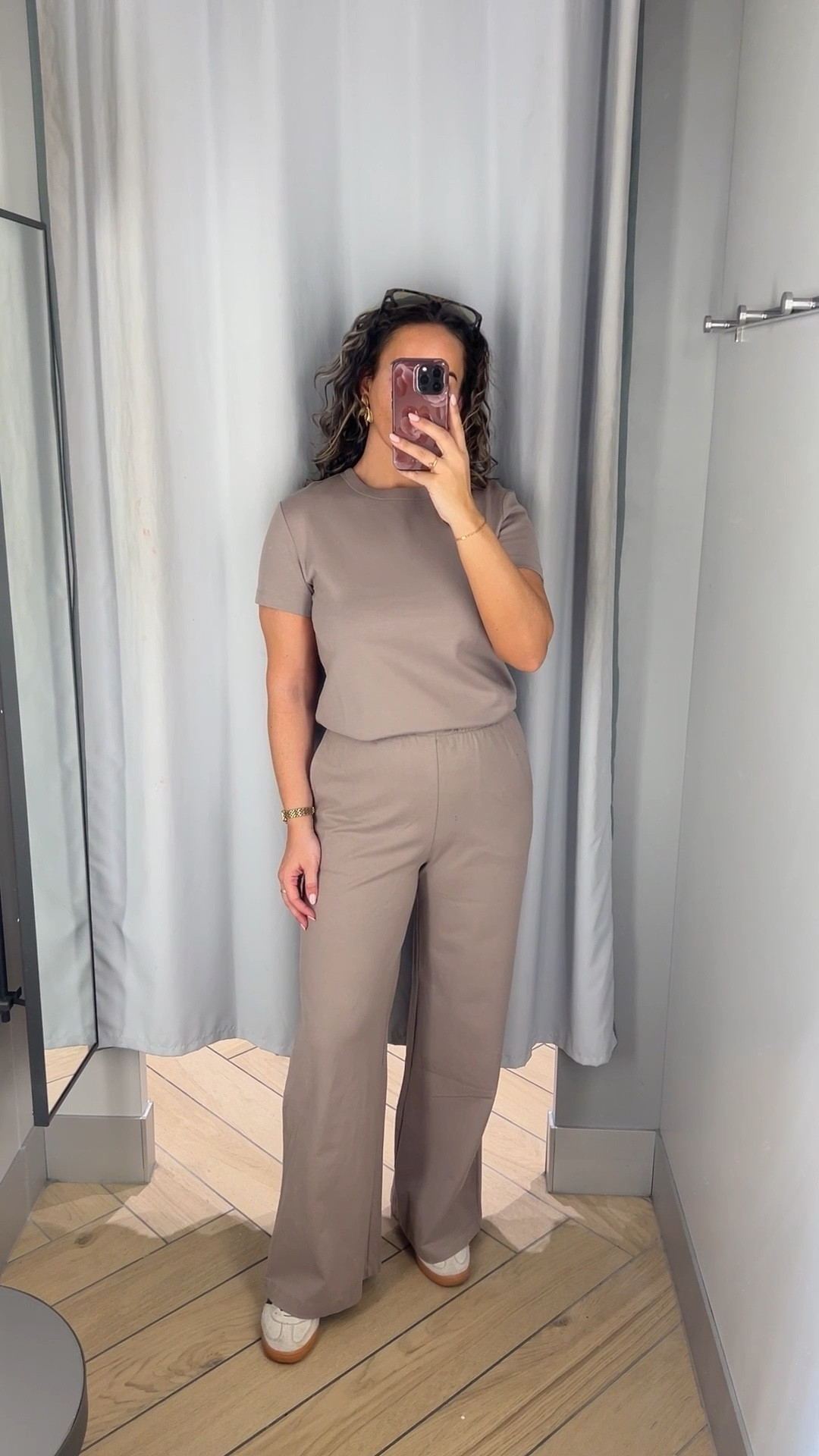 The perfect spring co-ord! Love that the bottoms have a drawstring waist and pockets!! And less than £20!!

I’m wearing an XS joggers and a S T-shirt but could size up in the T-shirt for more of an oversized fit! They are also the perfect length on me and I’m only 5ft4 

Spring outfits, joggers, casual outfits, H&M finds



#LTKspring #LTKuk #LTKstyletip