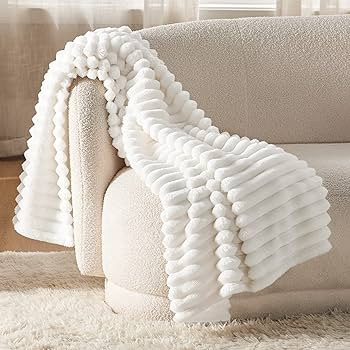 Bedsure White Throw Blanket for Couch - Super Soft Cozy Blankets for Women, Cute Small Fleece Bla... | Amazon (US)