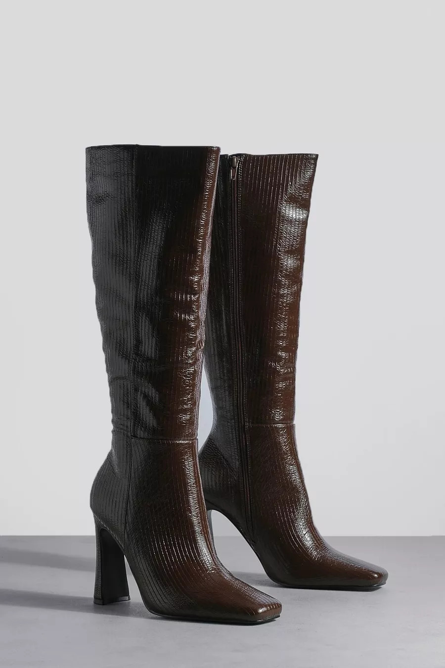 Bottes carrées hauteur genou à talon carré | Boohoo.com (FR)