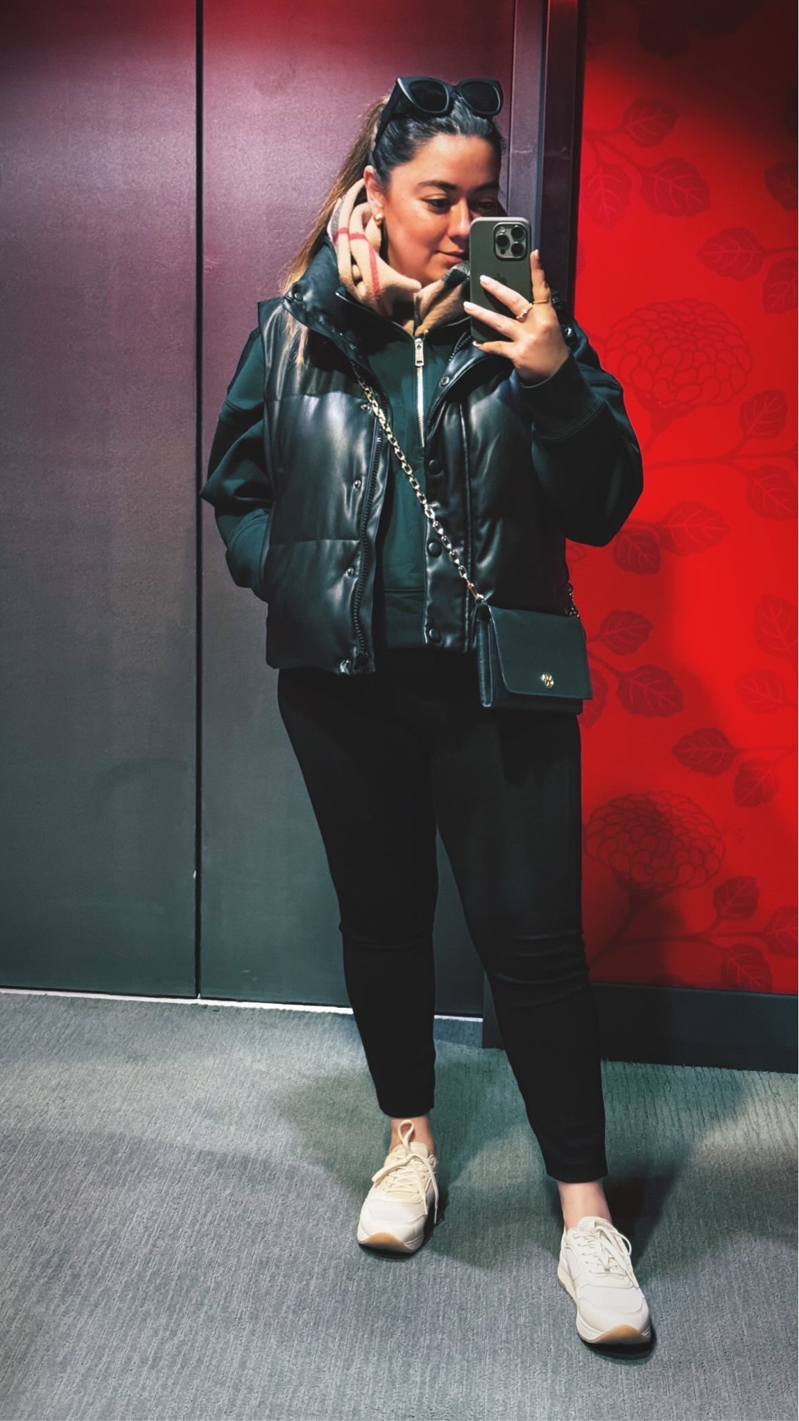 Casual comfy outfit to walk around the city✌🏼

#LTKfindsunder100 #LTKsalealert