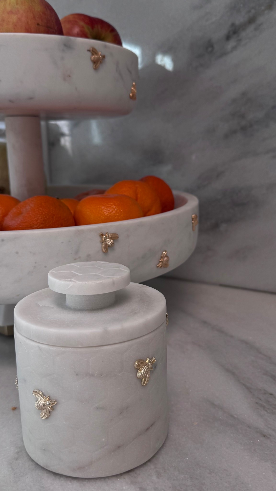 matching fruit bowl and butter dish 🐝 