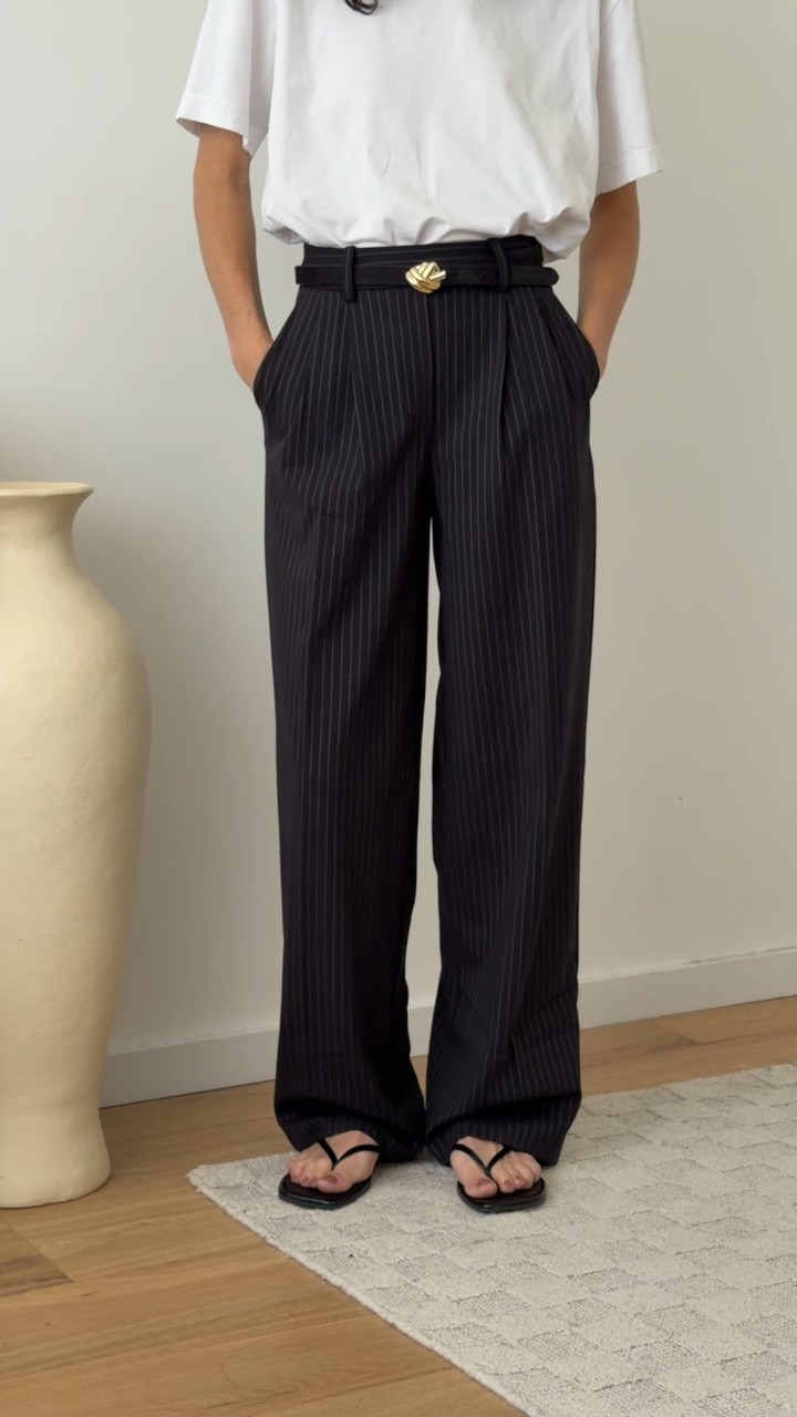 Okay ten out of ten worth the hype. I wear size XS