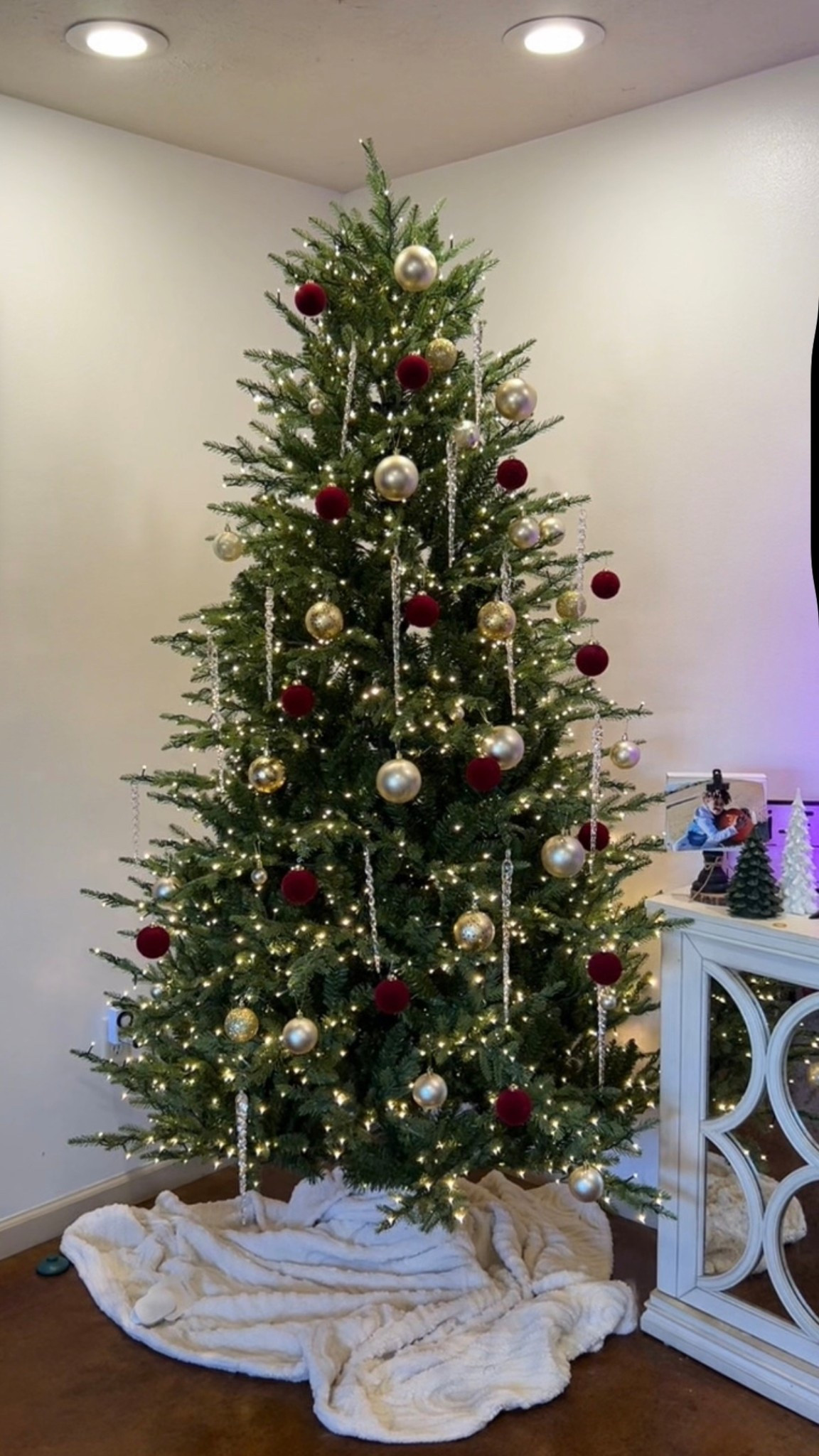 7.5ft Twinkle Duchess Tree 

#LTKHoliday #LTKStyleTip #LTKSeasonal