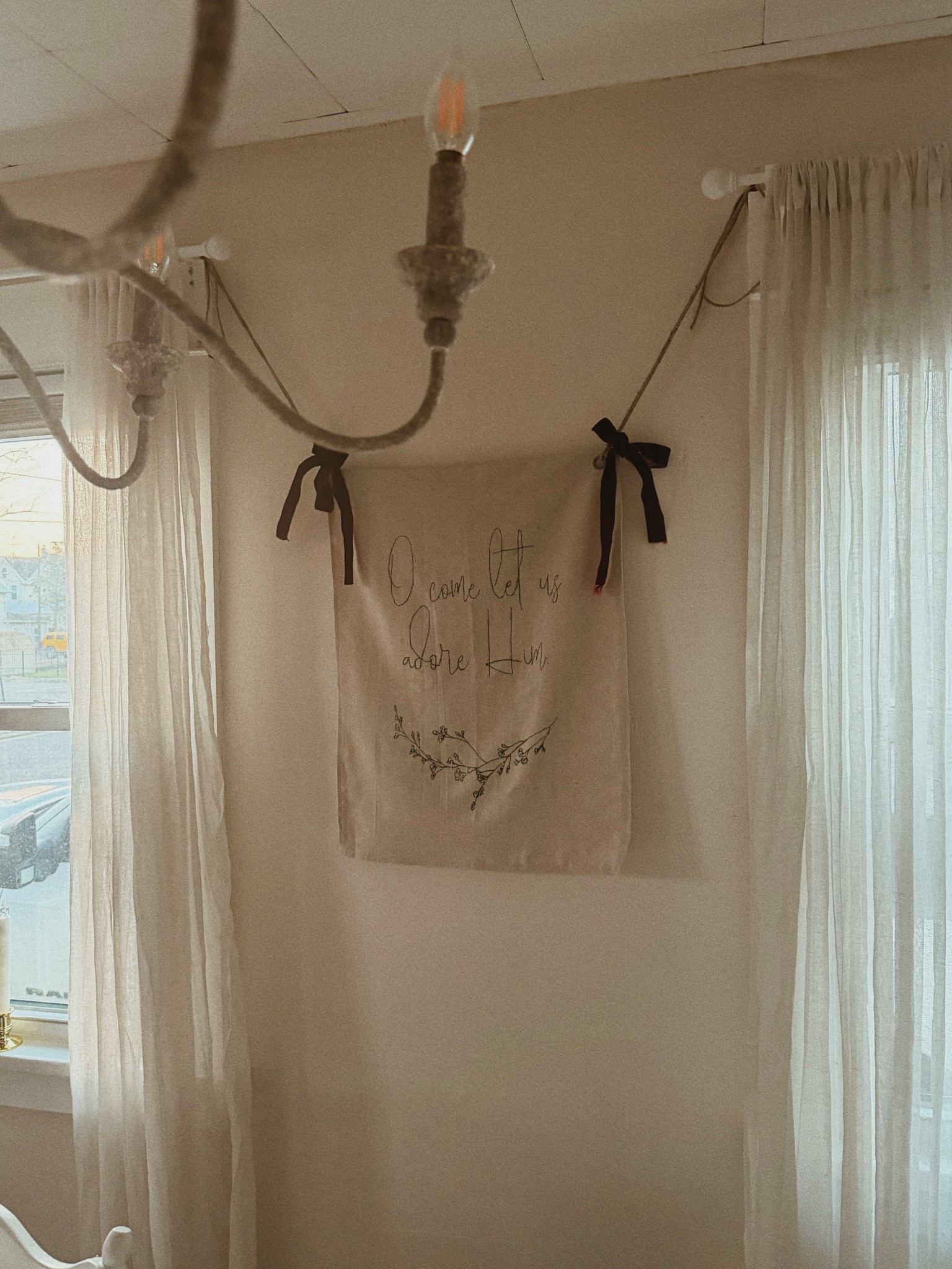 my favorite Christmas canvas banner in our dining room ♥️ & linked other ones we have too!

#LTKHoliday #LTKHome #LTKGiftGuide