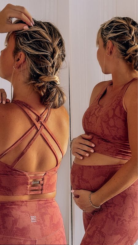 Love how this sports bra matching active wear set has more length on the top for coverage underneath 💋✨ and the coolest back details!  Sized up to a large for the bump 🤰

#LTKbump #LTKActive