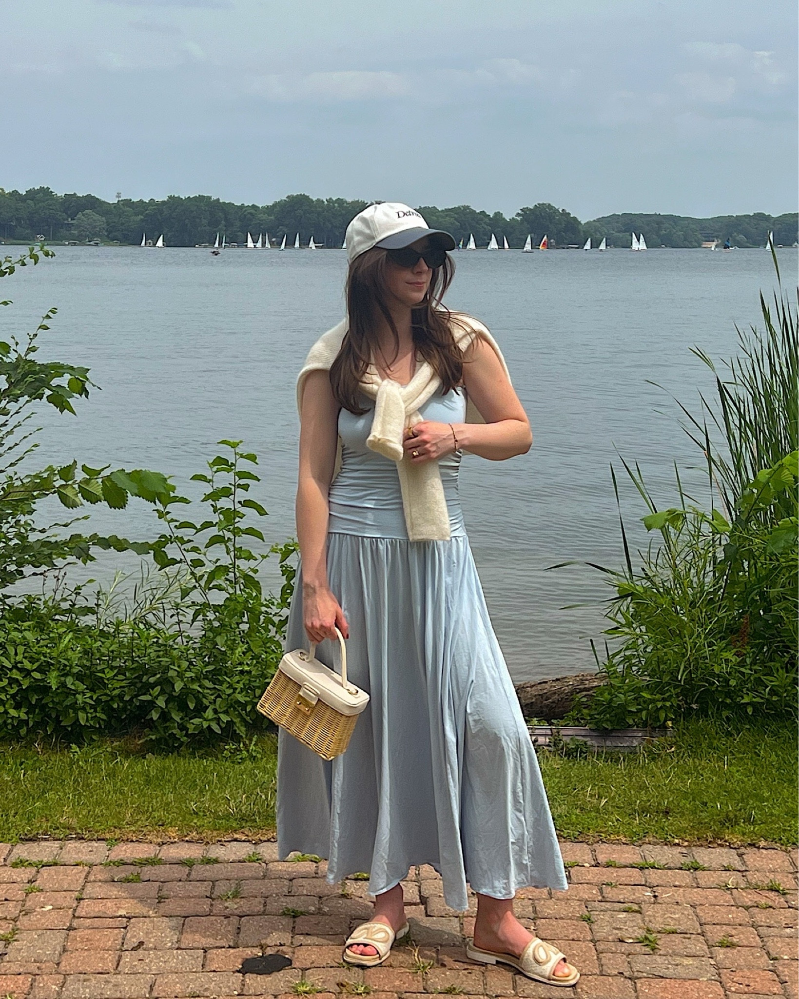 sunnnday stroll to see the sail boats ⛵️🤍☀️
@abercrombie @sezane @47 @naturalizer

🔗linked on @shop.ltk by following @elisemariesnyder
#abercrombiepartner #ncrowd #summeroutfit #summerstyle #simpleoutfit #michigan
20h