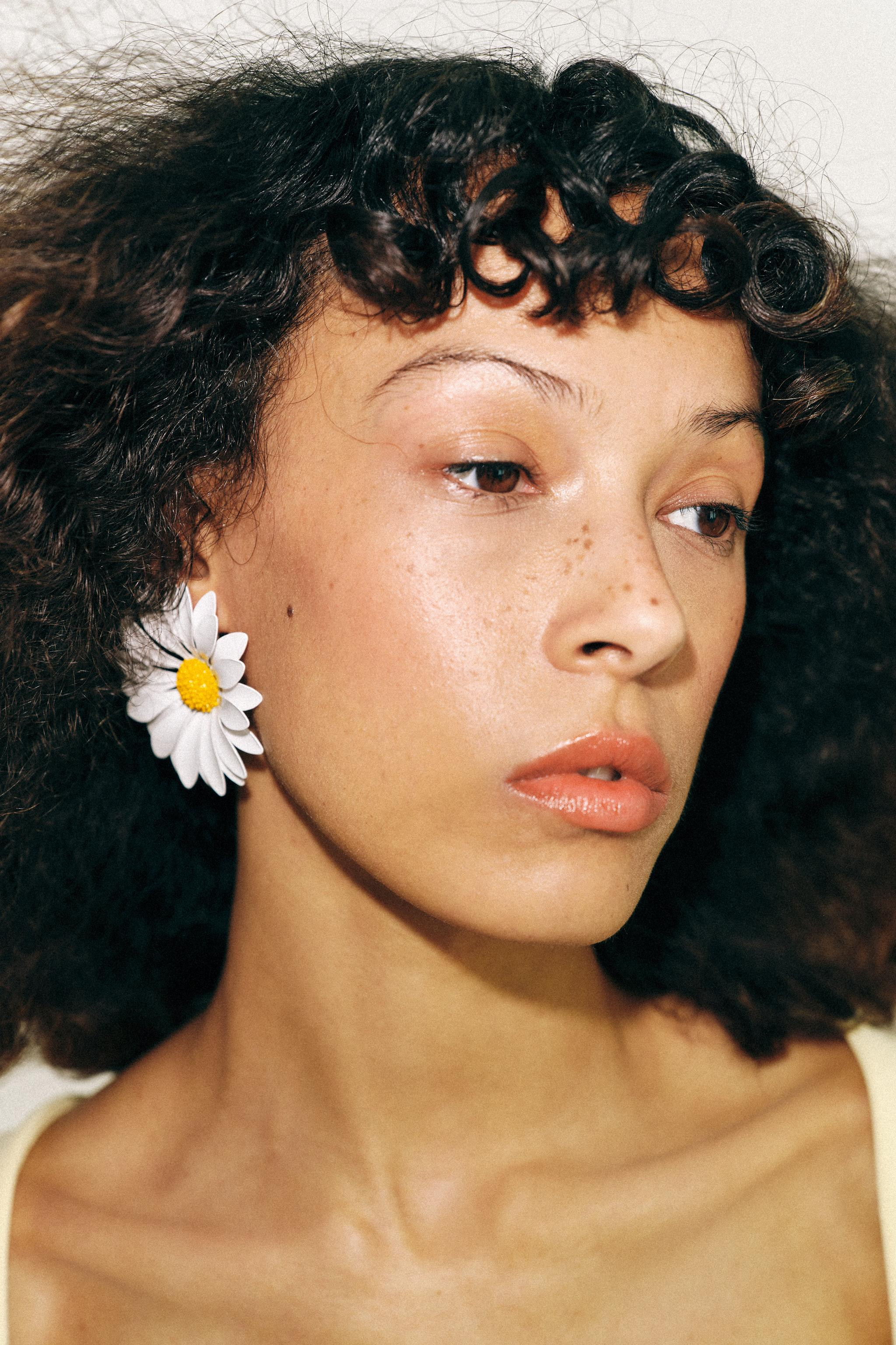 MAXI DAISY EARRINGS | Zara US