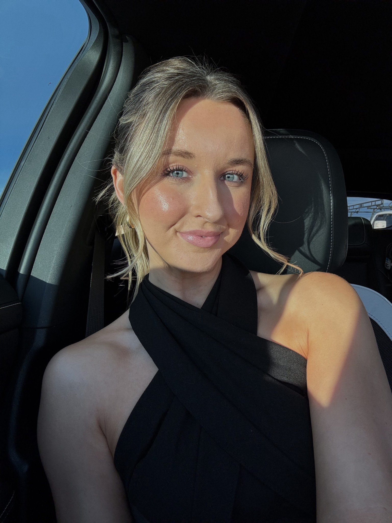 Wrap top that comes in multiple colors!!

#LTKootd