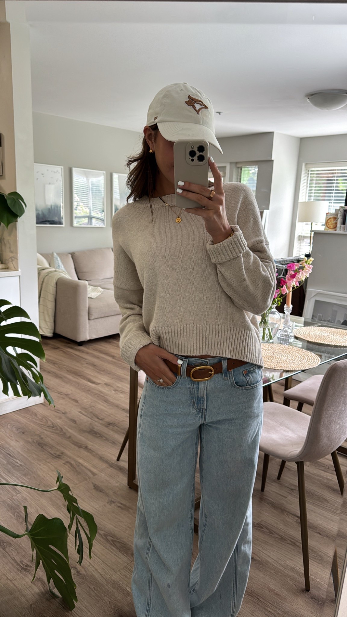 Sweater S
Belt S
Jeans 24