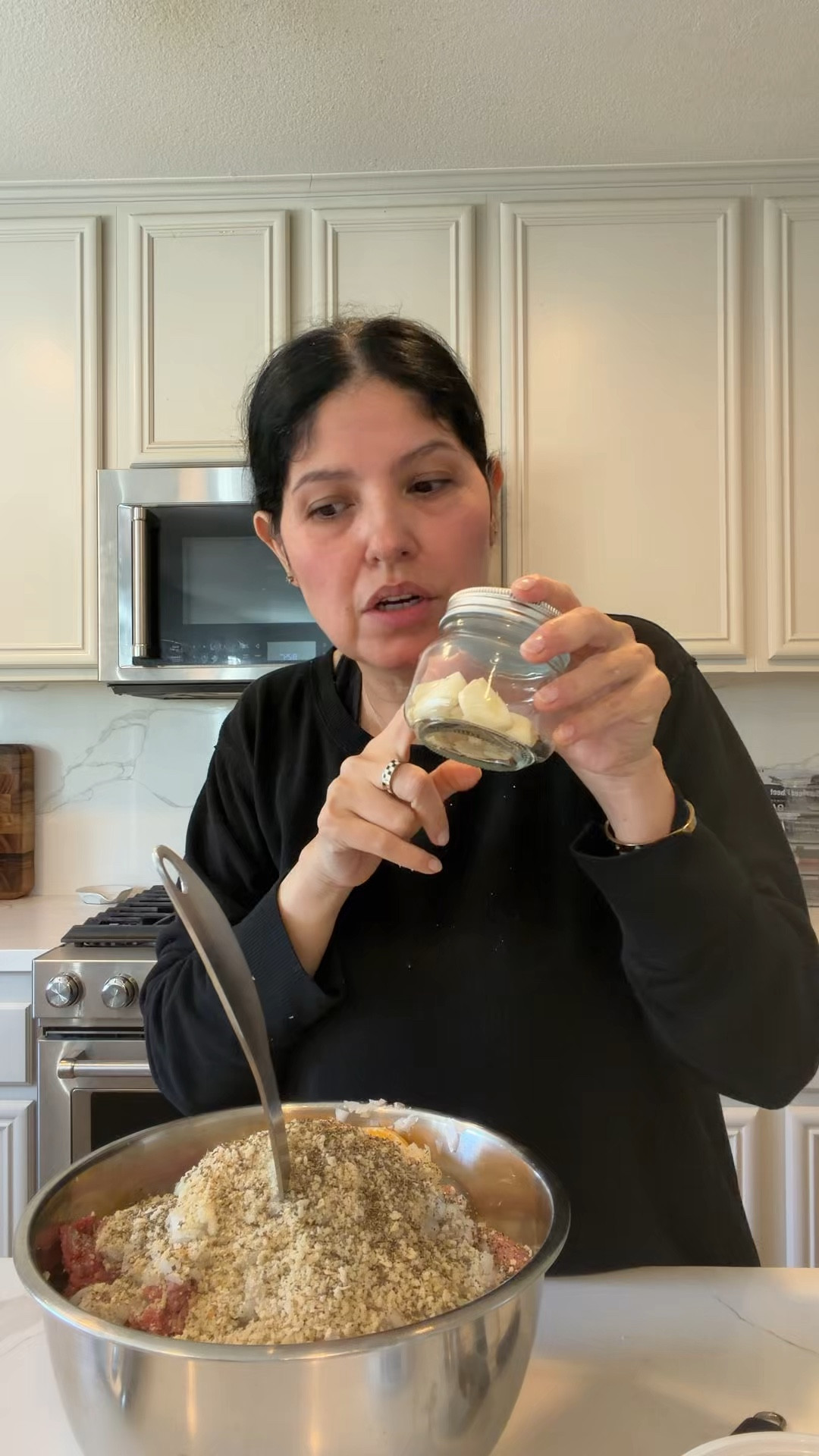 Hi I’m Sandra mom of 4 and I love putting outfits together. I also love food and makeup :). 