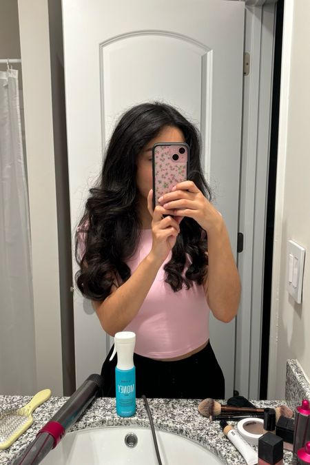 Dyson airwrap bouncy curls!

My top three favorite hair products right now to use with my airwrap:

🩵 color wow money mist
🩵 hair proud glass hair mist
🩵 drybar liquid glass blowout cream