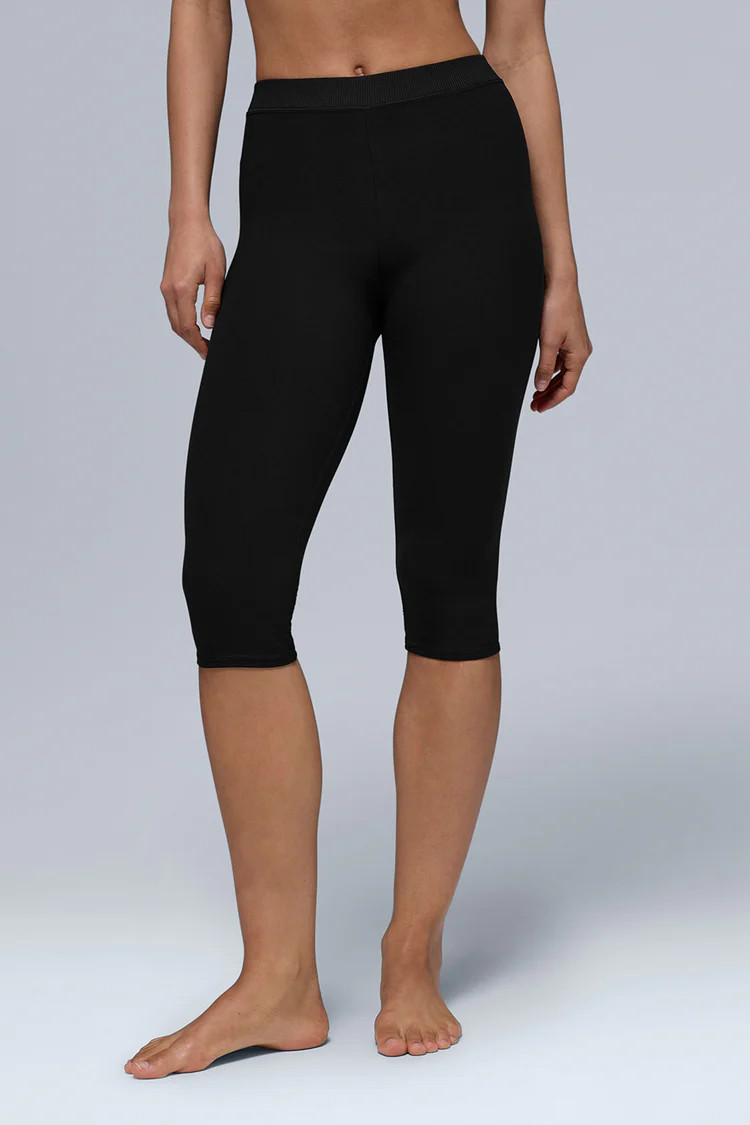 Alosoft High-Waist Iconic 90's Capri - Black | Alo Yoga (US)