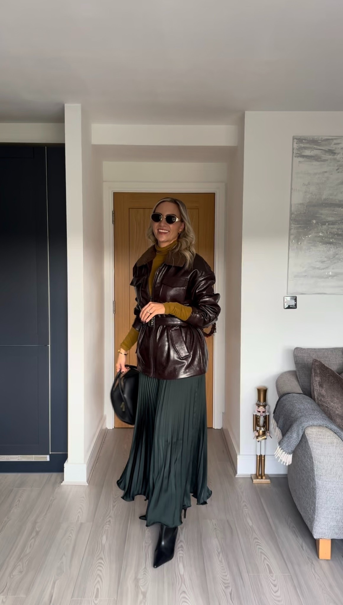 What I’m wearing to the office 🫶🏼

Green plisse satin midi skirt - size S
Mustard yellow pima cotton turtleneck top - size S
Coated belted jacket in dark brown - size S 




#LTKworkwear #LTKautumn #LTKwinter