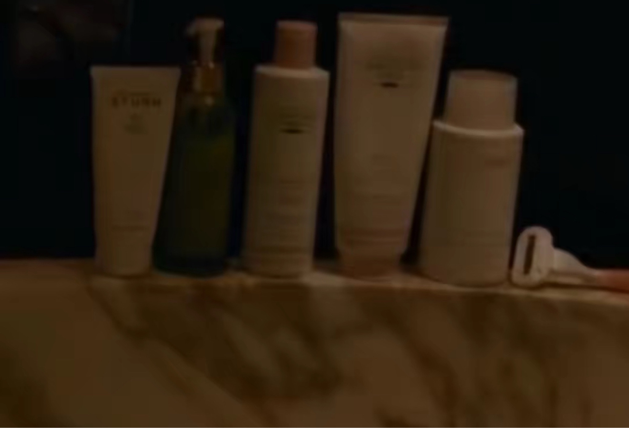 Obviously the FIRST thing I clocked in the Taylor Swift docuseries teaser was a glimpse at her skin/body care 

#LTKFindsUnder100 #LTKBeauty
