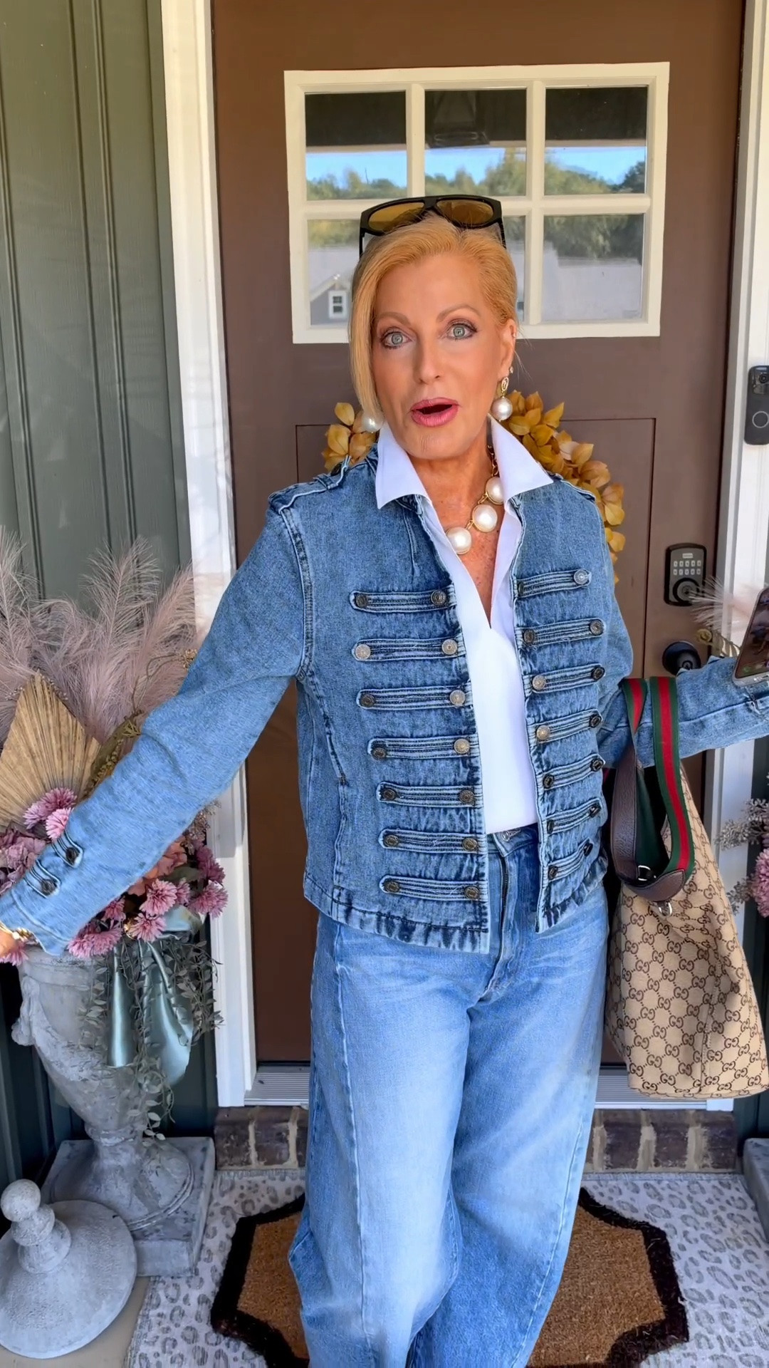 This is fabulous & I purchased the shade blue!!! I’ve looked at pricier options & this one won hands down.  I sized up to a med for an oversized fit.  I’m wearing a 27 in my jeans