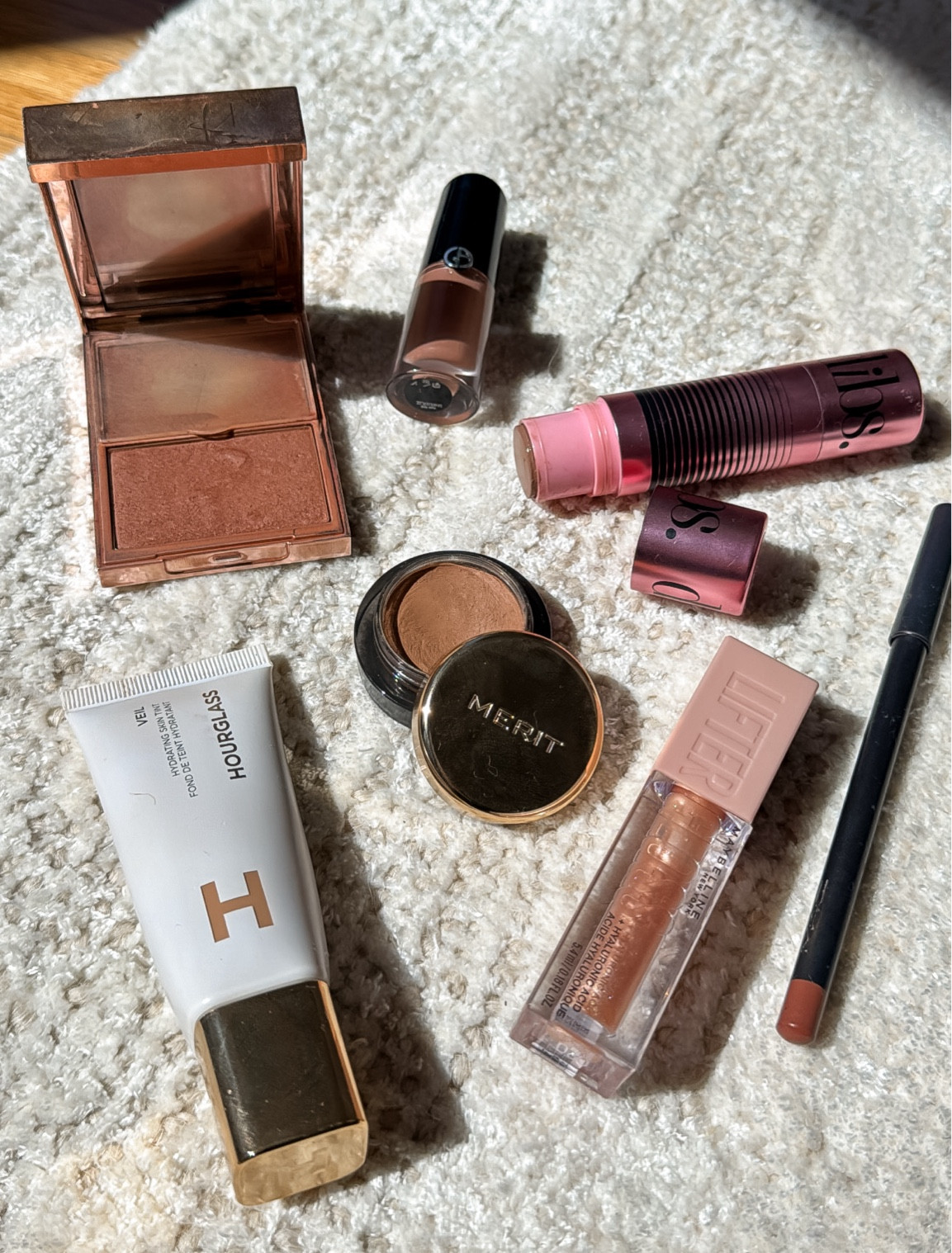 Makeup products I’ve been loving:

Hourglass tint - shade 9
Armani eye tint - Cashew
Merit cream shadow - Vachetta 
Patrick Ta blush duo - she’s so LA
Mac liner - Stripdown
DIBS glowtour - Starlit
Lifter gloss - Sun

You can use code SWEETANDPETITE on dibs 

#LTKBeauty