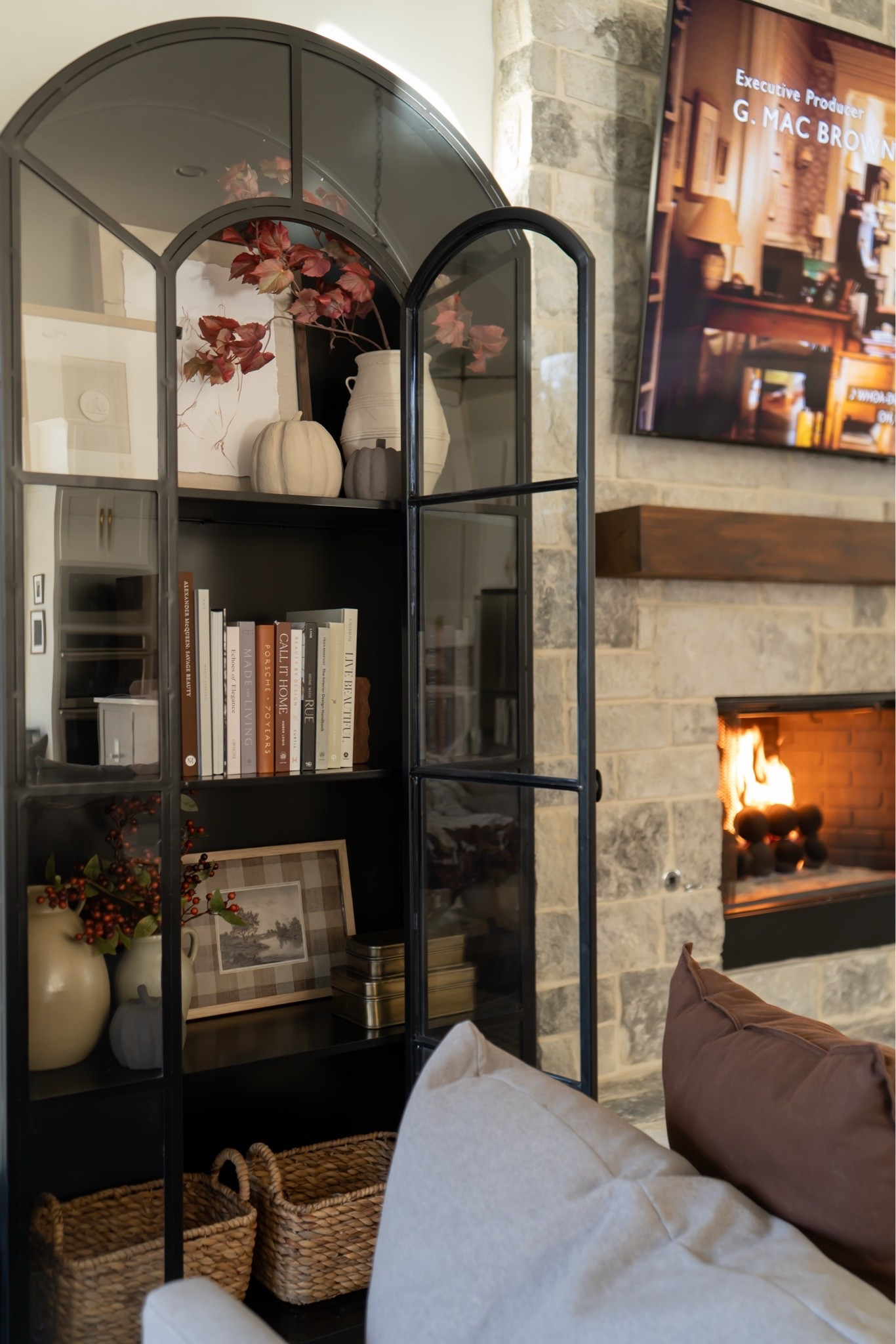 Shelf styling through the seasons is my favorite 🍂🤎

#LTKSaleAlert #LTKSeasonal #LTKHome