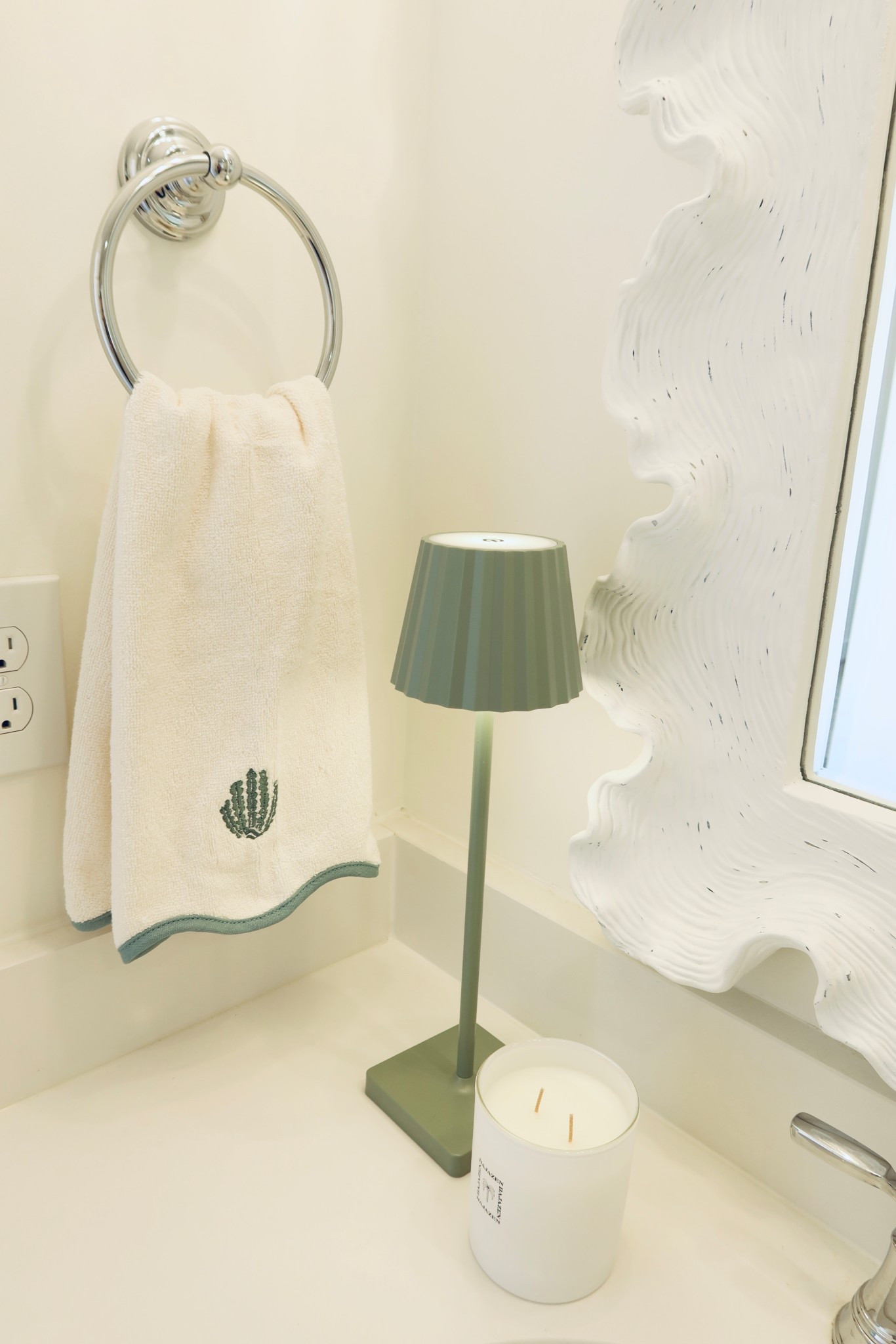 Update your powder bathroom with these coastal scalloped towels from Target!! 

#LTKHome #LTKdayinmylife