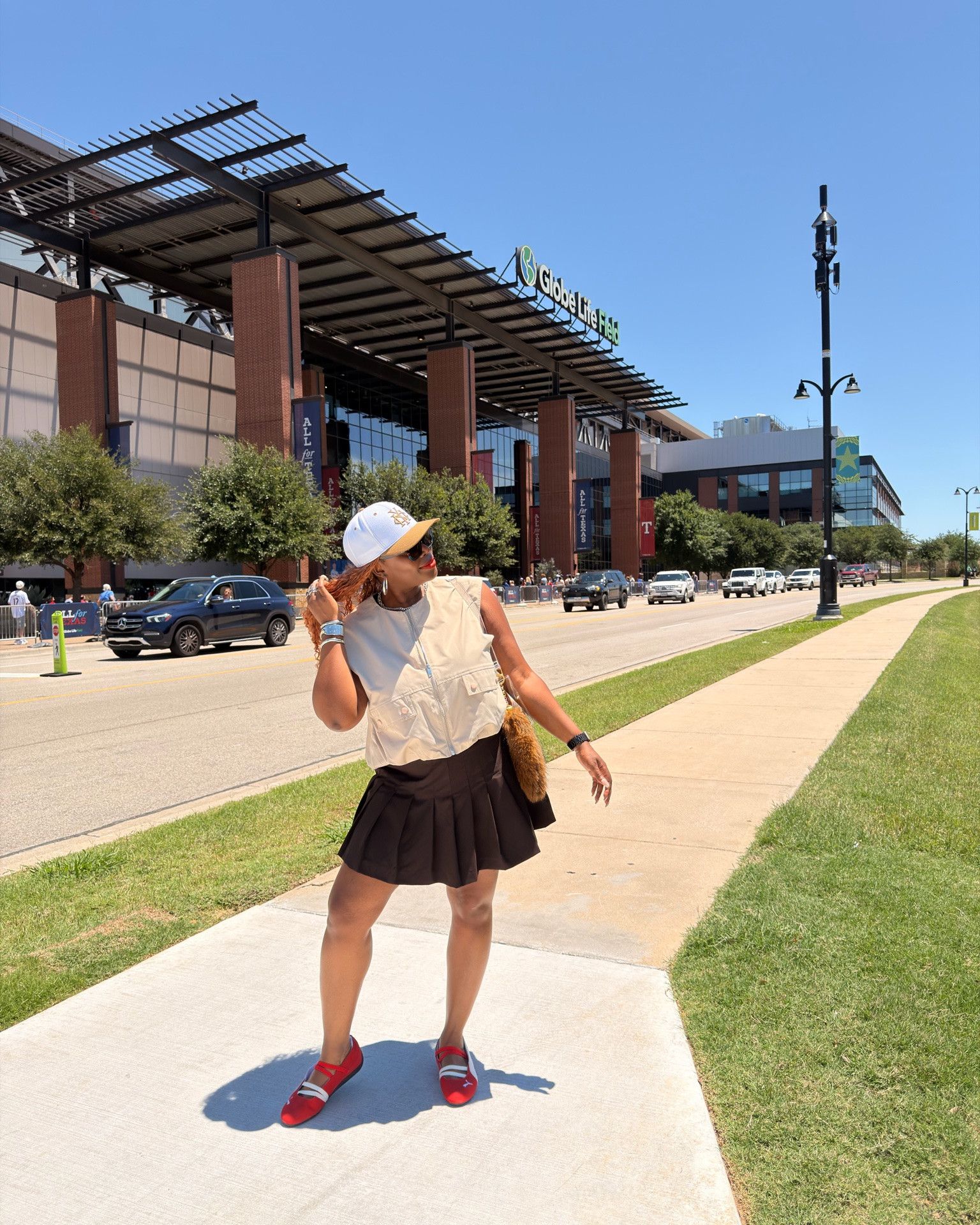 Clear bag checked ✅ Fit checked ✅!
A pleated skort  is the secret weapon your stadium look has been missing 🖤👜⚾

Skort: @Zara 
Vest, bracelets, clear bag: @amazonfindsandfashion 
Sneakers: @puma
Hat & faux fur bag charm: @hm

#SportyChic #BaseballSzn #StadiumLooks #BlackGirlFashion #OOTDInspo#summeroutfit

#LTKdayinmylife #LTKootd #LTKMidsize