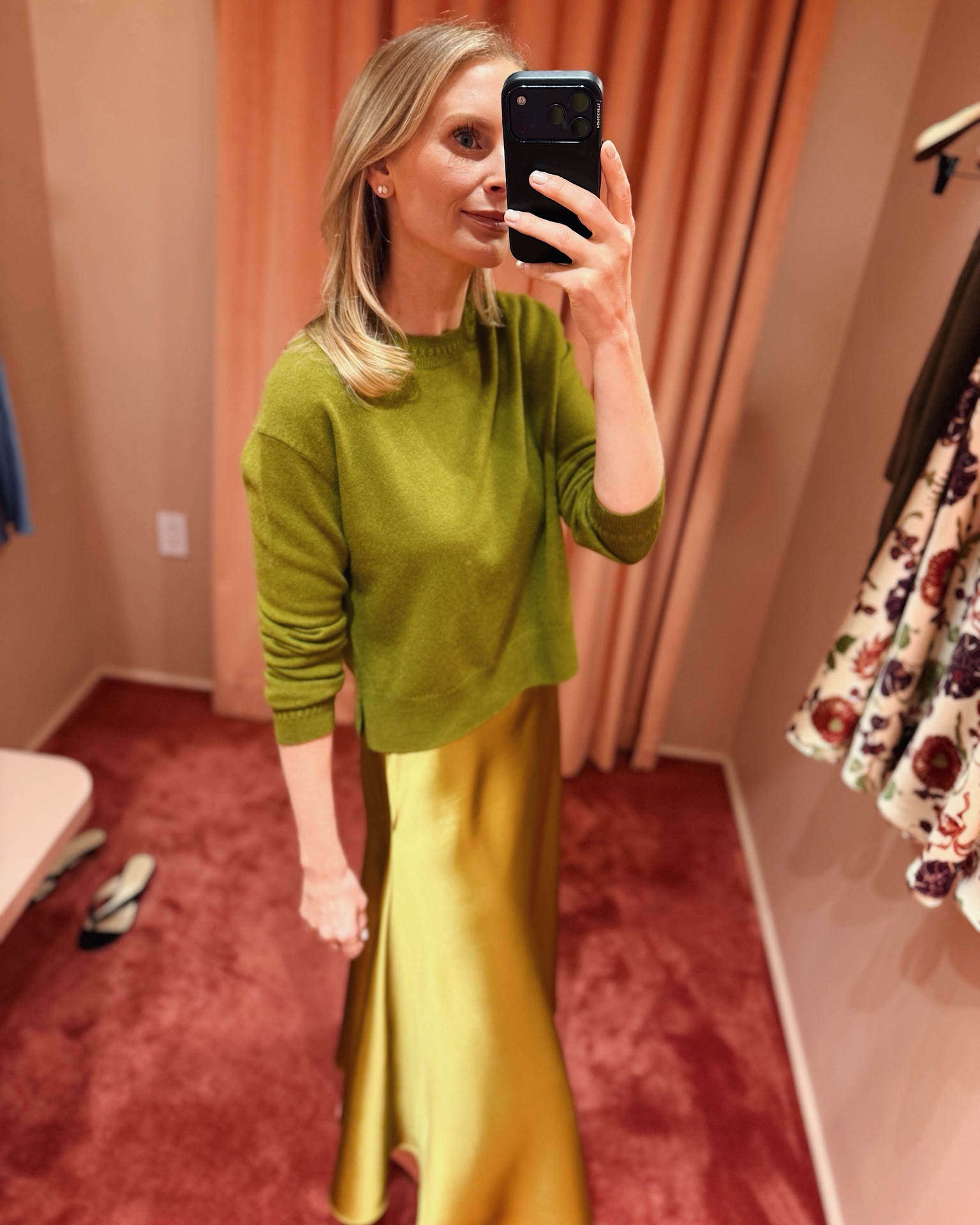 Who knew olive and ochre together could be so iconic?!