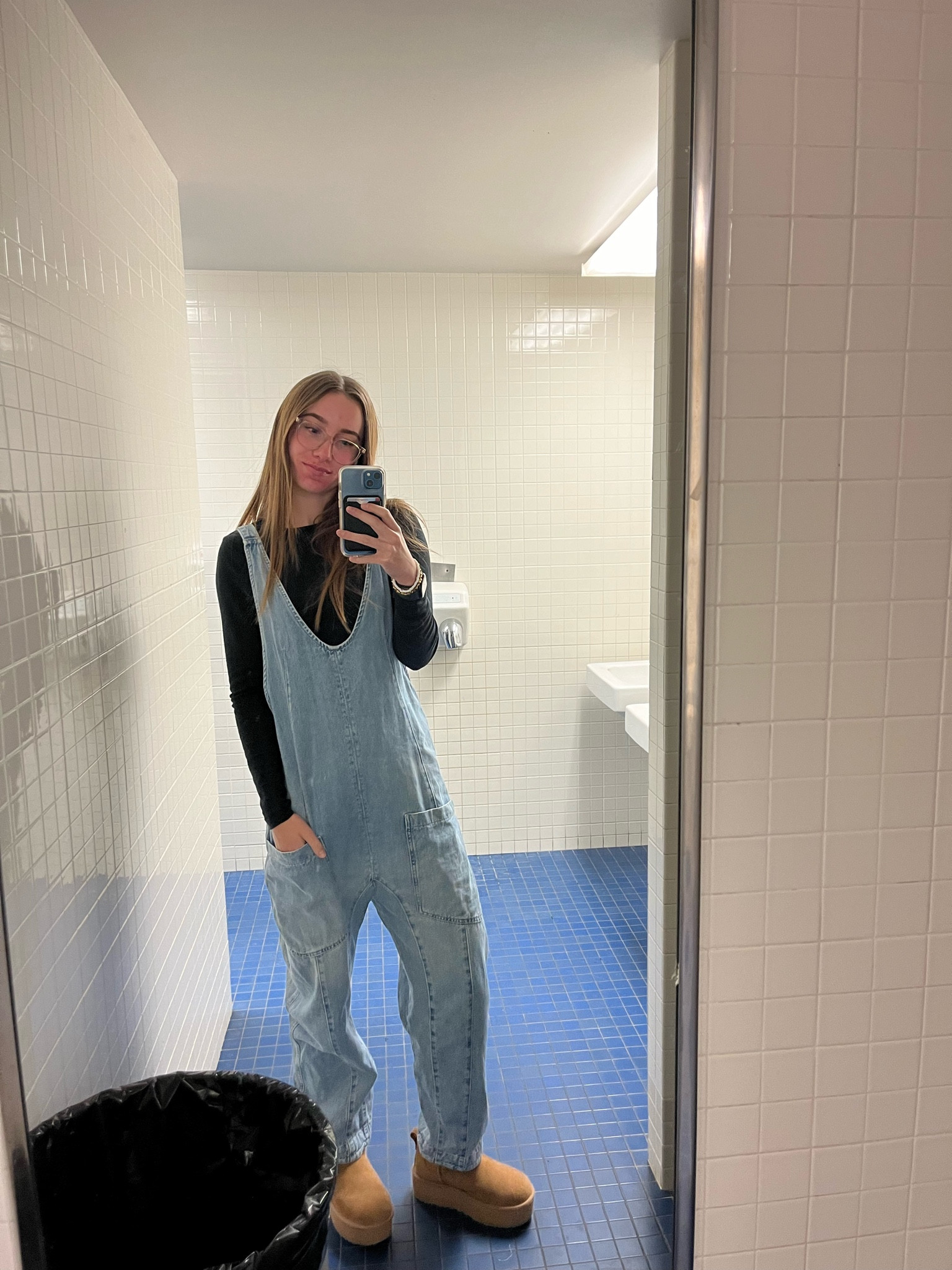 Cute Finals Week Fit
Overalls - oversized fit, true to size(S)
Long sleeve - true to size (S)
Uggs - true to size (8)

#studyday

#LTKShoeCrush #LTKFindsUnder50 #LTKSeasonal