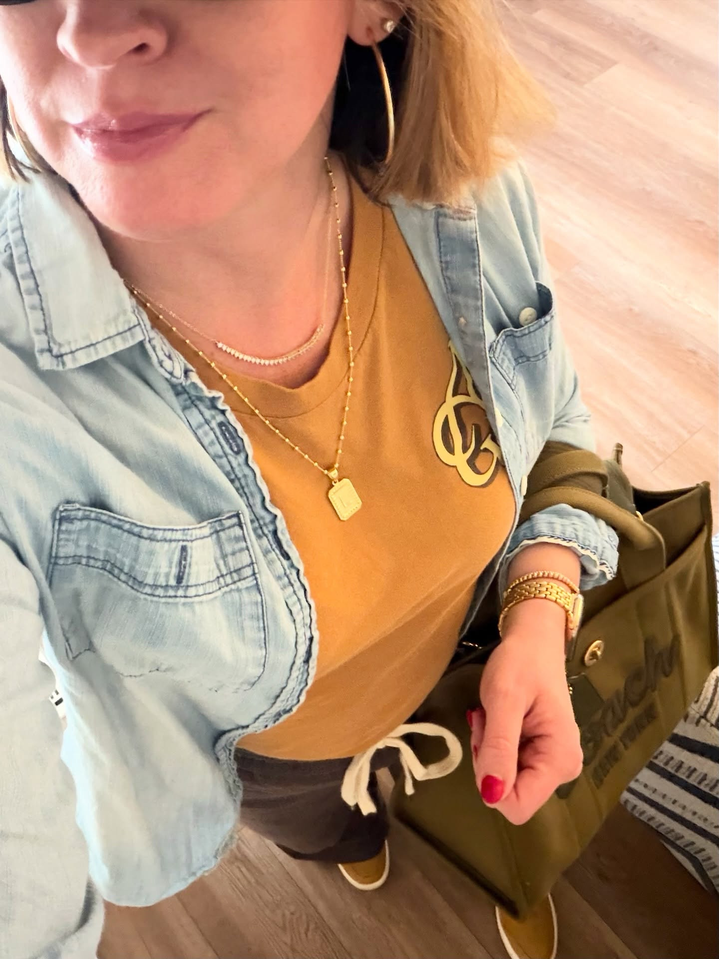 Momma + son date day at the movies! I'm all about that relaxed yet put-together vibe on the weekends, and I think I nailed it with this ootd. 
🧢 @mother 
🧥 @tjmaxx 
👖 @marshalls 
👜 @coach 
👟 @nike 

My fave hat from my collection is the one from @mother - super comfy and it fits like a dream!

#movie #ootd #sundayfunday #hatsofinstagram