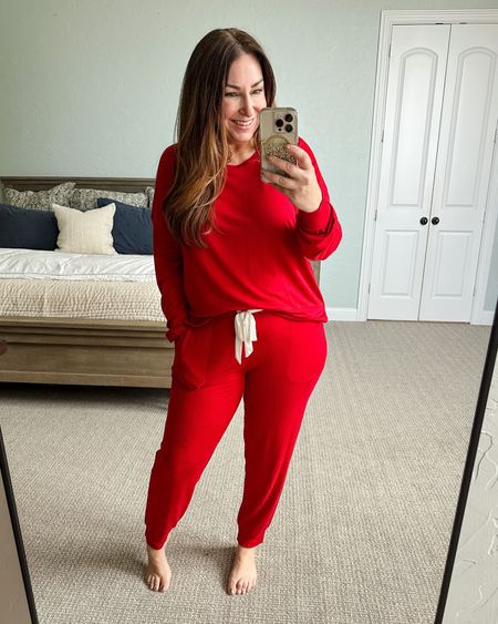 Soma Sunday Set 

Size down if in-between but I love the looser fit of the large

Soma | pjs | pajama | loungewear | red pajama set | cozy style | midsize fashion | size large | curve style 

#LTKstyletip #LTKcurves #LTKSeasonal