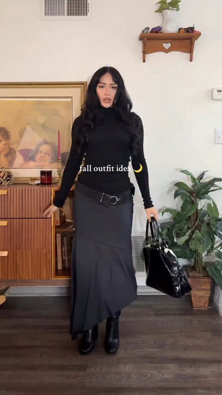 happy thanksgiving babies 🤎 grateful for you guys! skirt from @manuxstudio sweater from @express belt from @princesspolly boots from @stevemadden #falloutfit #outfitideas #outfitinspo #falloutfitideas