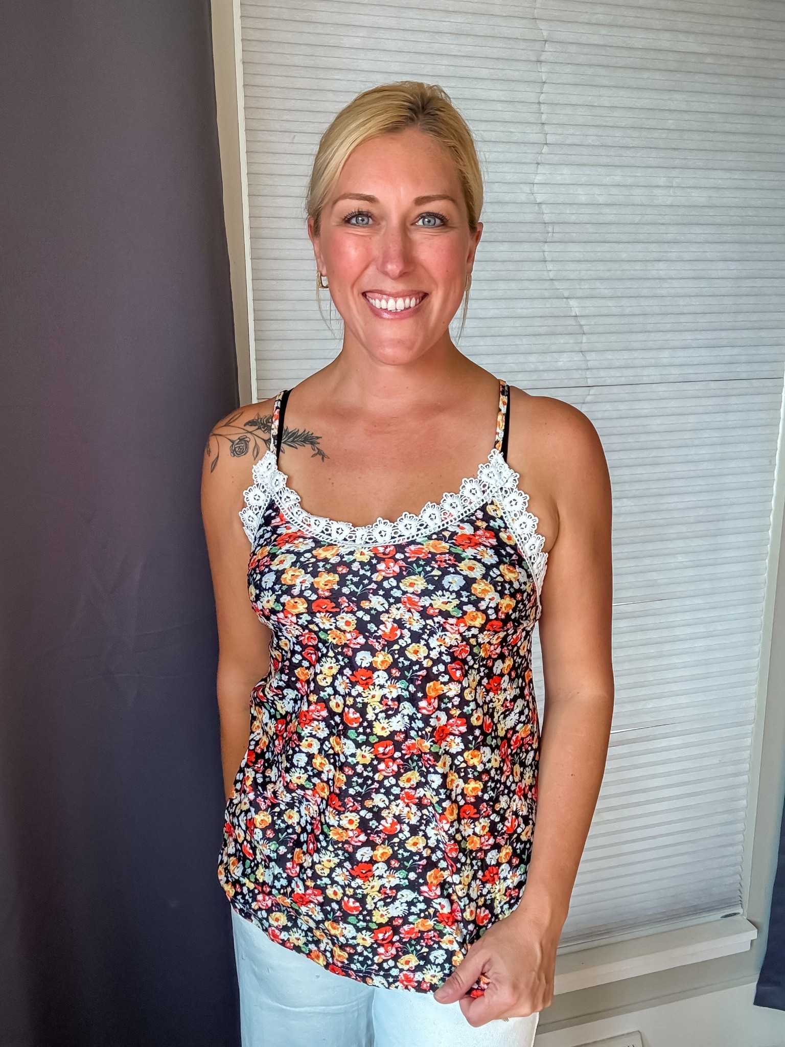 This floral lace-trim tank is giving all the summer vibes—feminine, flirty, and effortlessly cute! 🌼 With delicate crochet detail and a flattering fit, it’s perfect for sunny days, date nights, or layering under your fave denim jacket. 😍