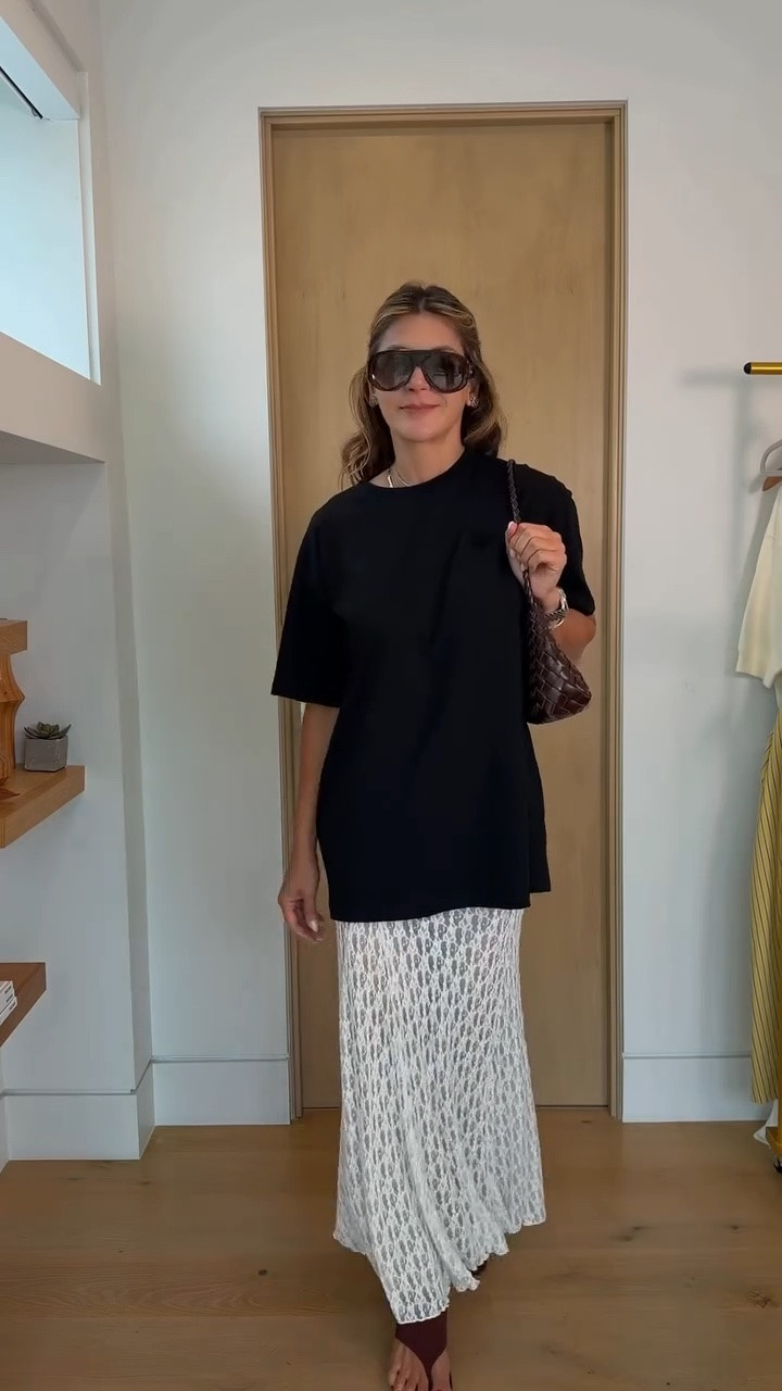 Easy summer outfits, coming right up. ☀️ Effortless, comfortable, and still cute enough to make it look like you tried.

Which look is your favorite? Comment SUMMER if you want the outfit details.