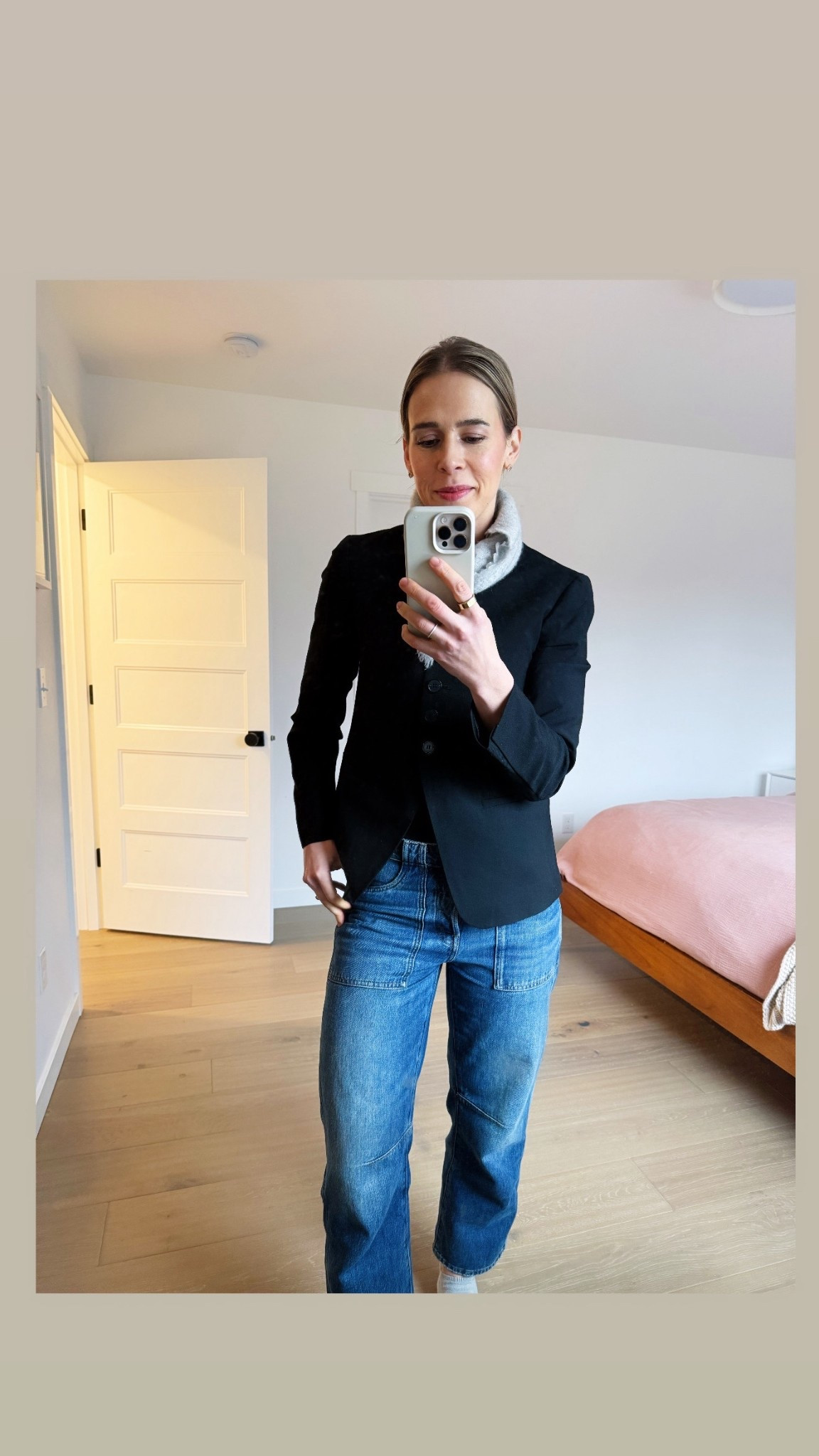 Love this blazer, and barrel jeans!

#LTKSeasonal #LTKdayinmylife #LTKmomlife