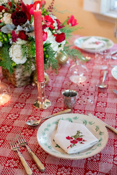Embroidered Amaryllis Dinner Napkins | Julia Amory