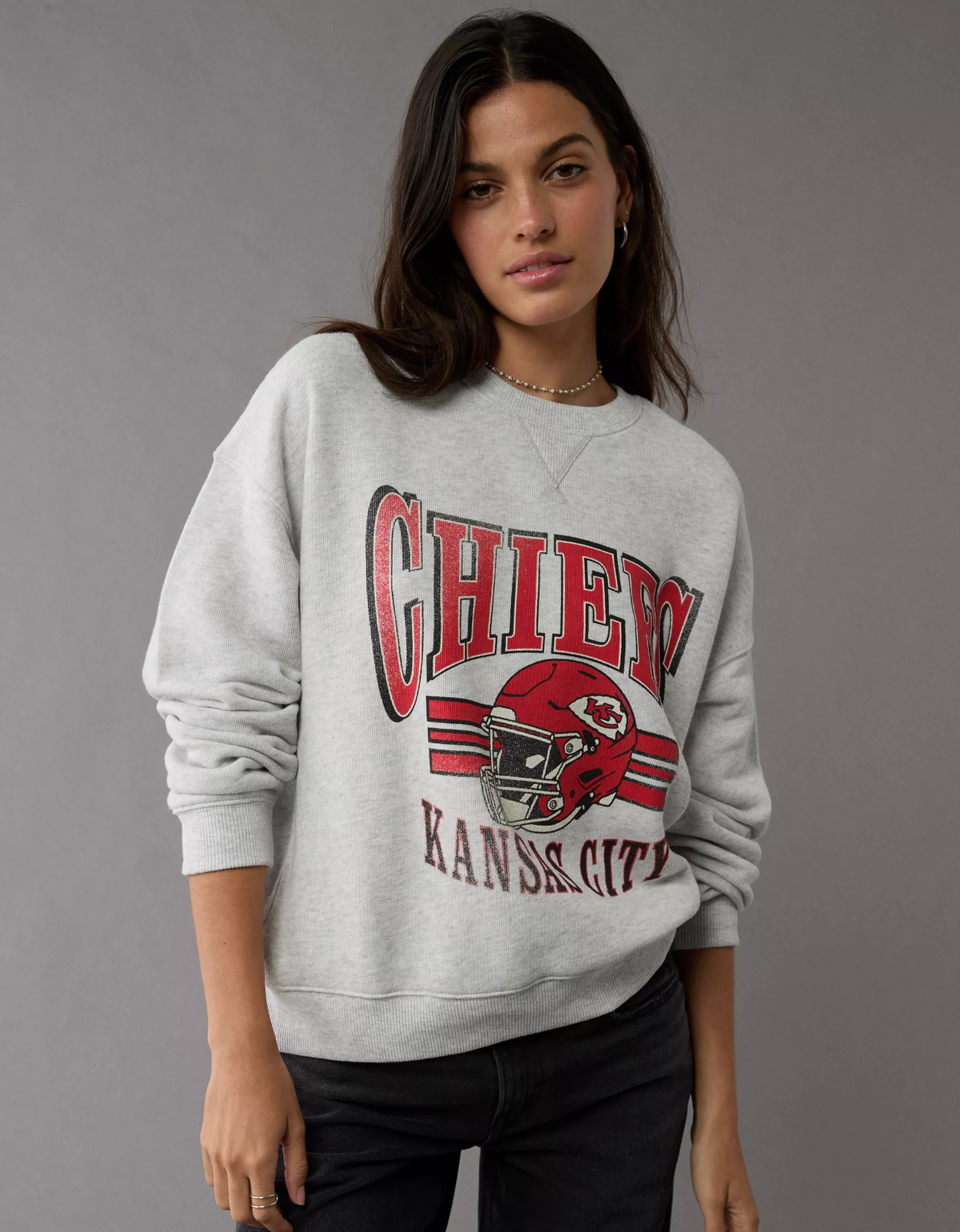 AE NFL Kansas City Chiefs Crew Neck Sweatshirt | American Eagle Outfitters (US & CA)