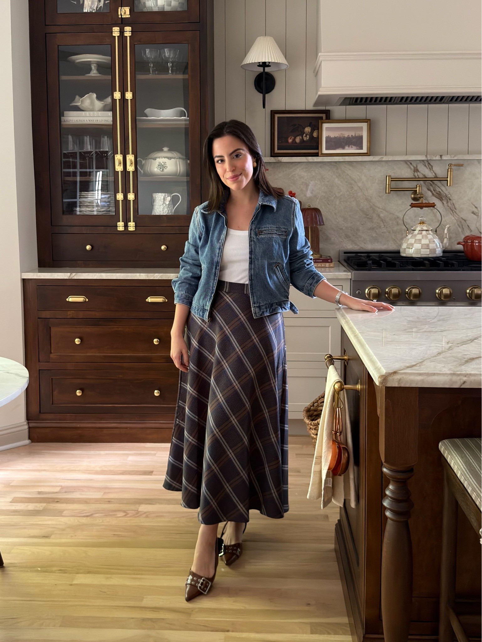 Obsessed with this plaid skirt for fall!! Wearing size 2