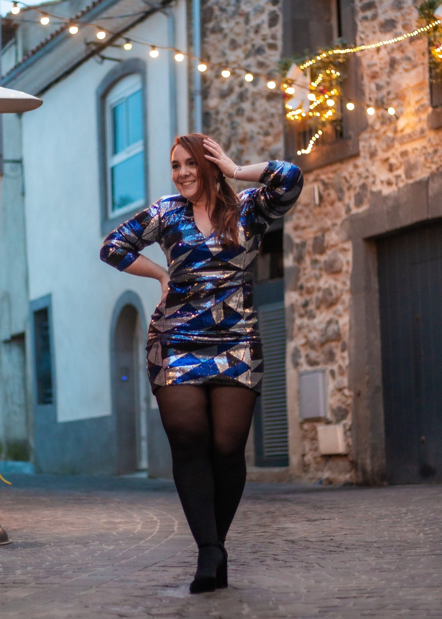 J’ai une bonne et une mauvaise nouvelle.

👉 la mauvaise, c’est que cette robe desigual a déjà quelques années et est introuvable à la vente

👉 la bonne c’est que j’ai trouvé d’autres robes à sequins absolument magnifiques 😍 

#LTKfrance #LTKdatenight #LTKcurves