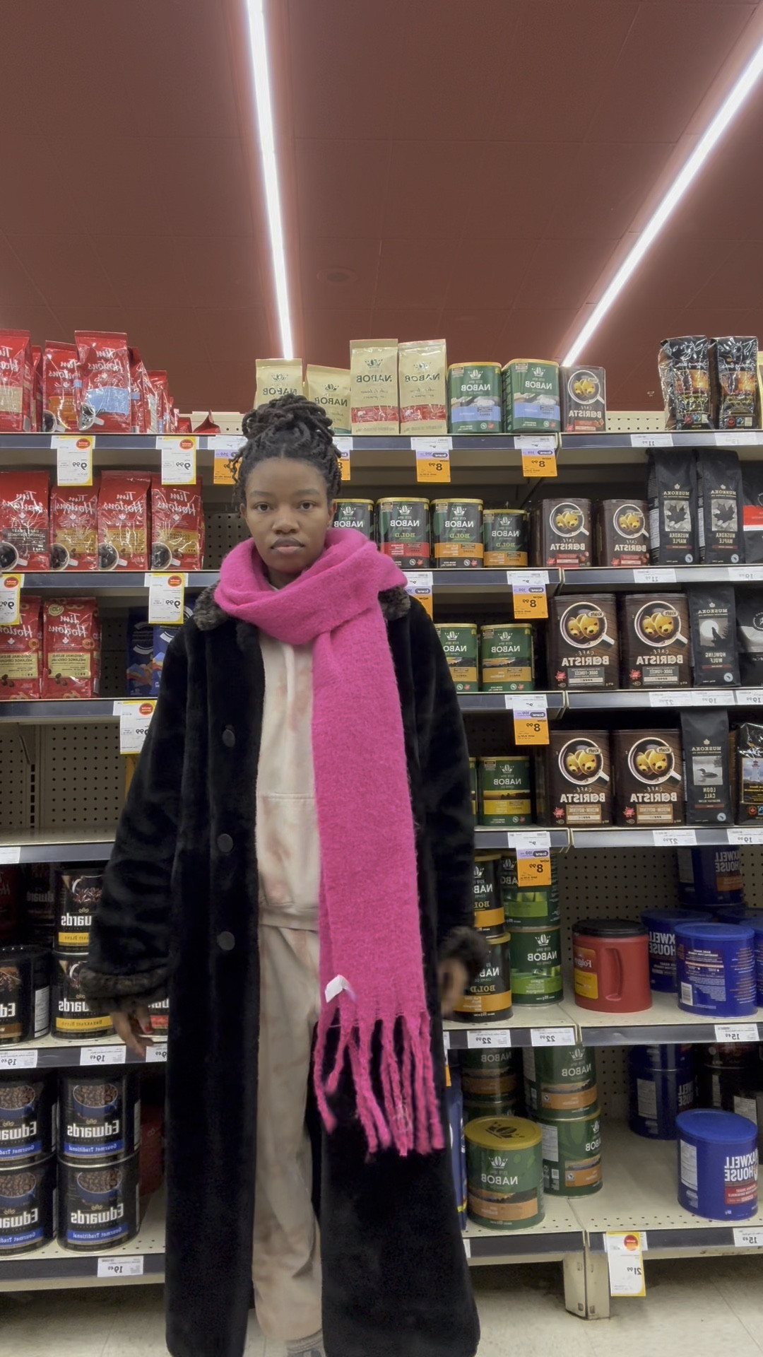 How I’ve been showing up to the grocery store lately
✔️Sweatsuit 
✔️Fur coat 
✔️Scarf

#LTKwinter #LTKcanada