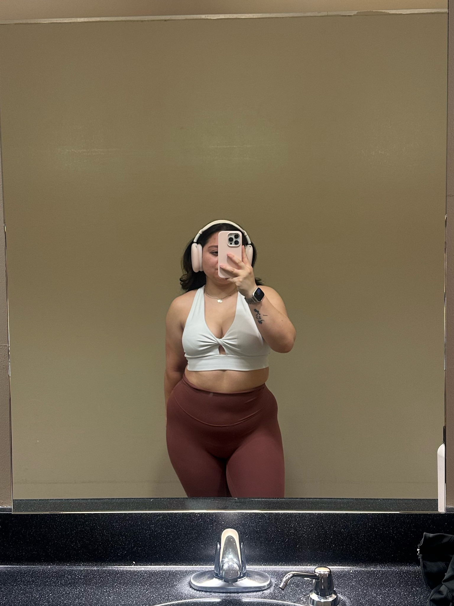 Working out is so much better when I feel super cute 🤎

#LTKActive #LTKMidsize #LTKU
