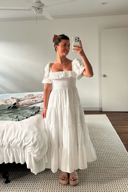 White dresses all summer long🤍

Dress xs!