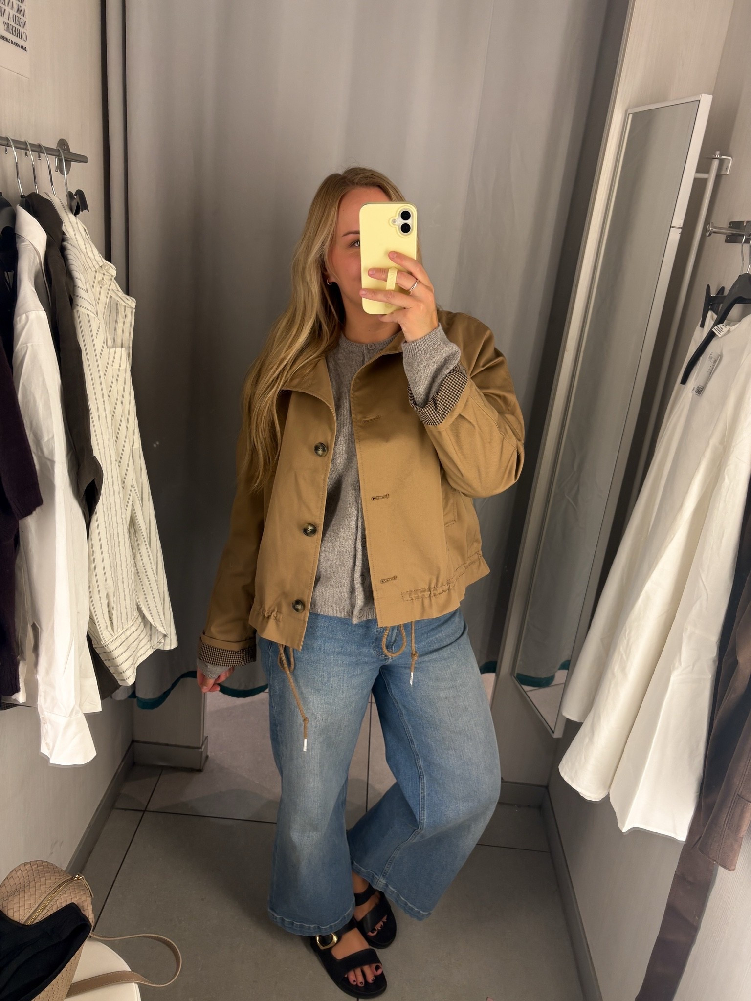 Crop trench / trench coat / fall jacket / H&M
Size medium

#LTKMidsize #LTKSeasonal