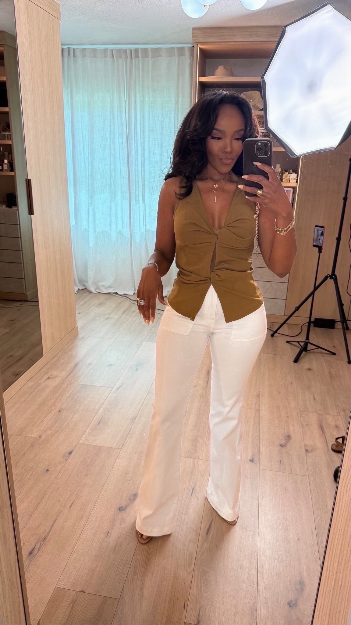 Scroll to shop this elevated neutral outfit 🤎
@Express 
A structured fitted top paired with tailored white trousers is one of those effortlessly polished looks you can style multiple ways—swap in denim, skirts, or layers to keep it fresh, making it a staple where the cost per wear keeps dropping.

Perfect for work, dinner, date night, or elevated everyday looks.

📏 Measurements: 5’4”, 140 lbs, 34D bust, 27” waist, 40” hips

